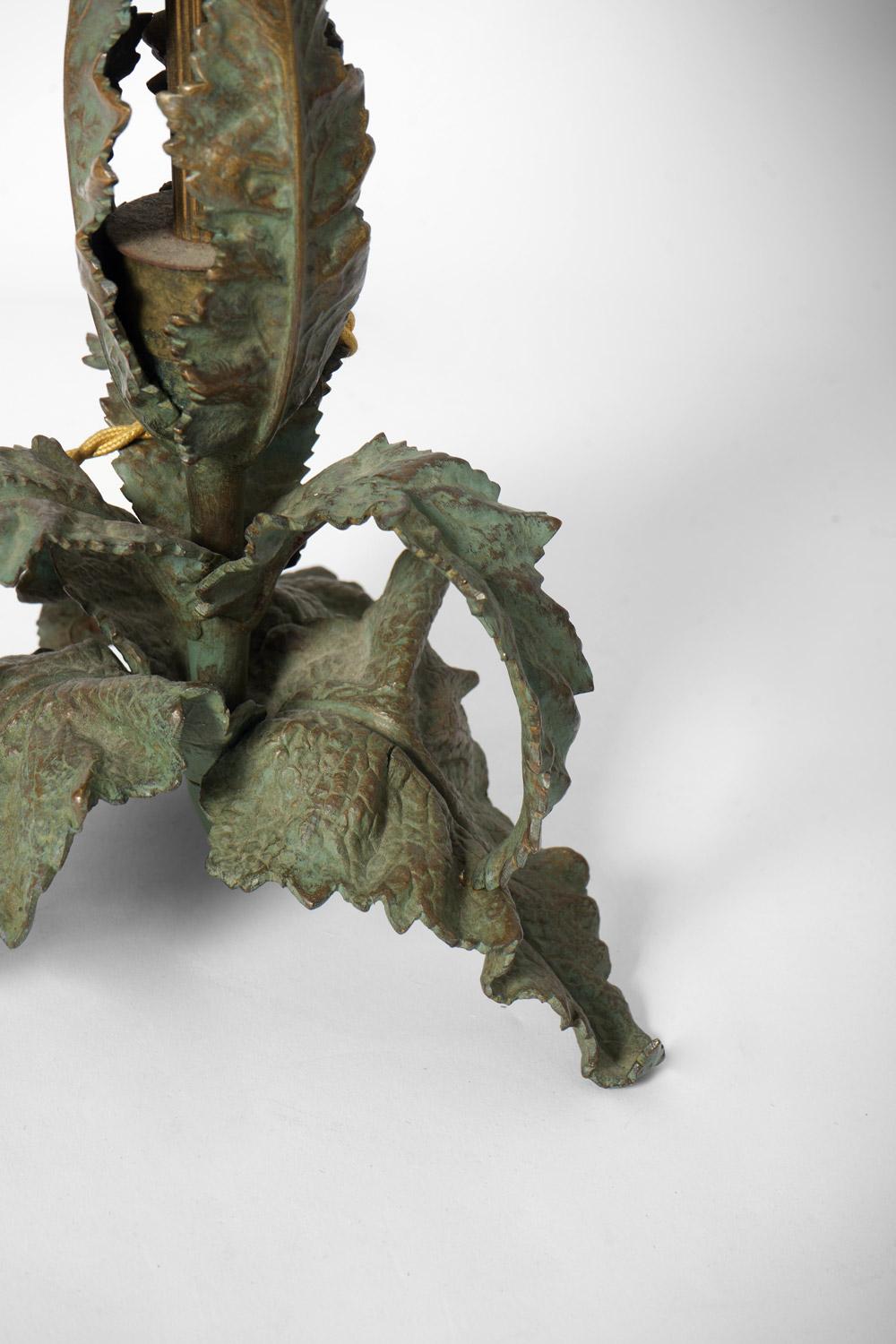 French Acanthus leaves bronze lamp, 1970s. For Sale