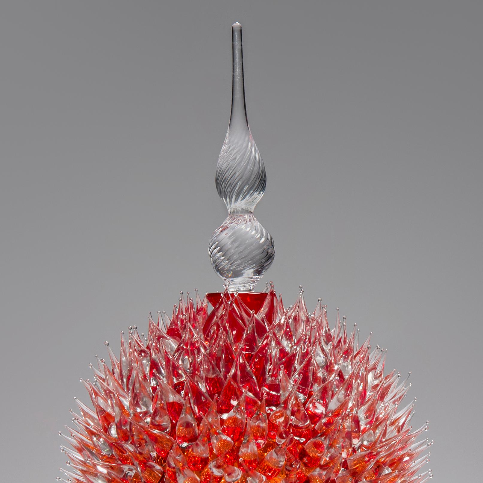 XXIe siècle et contemporain Veronese à acanthe rouge cerise, une jarre en verre transparent et rouge de James Lethbridge en vente