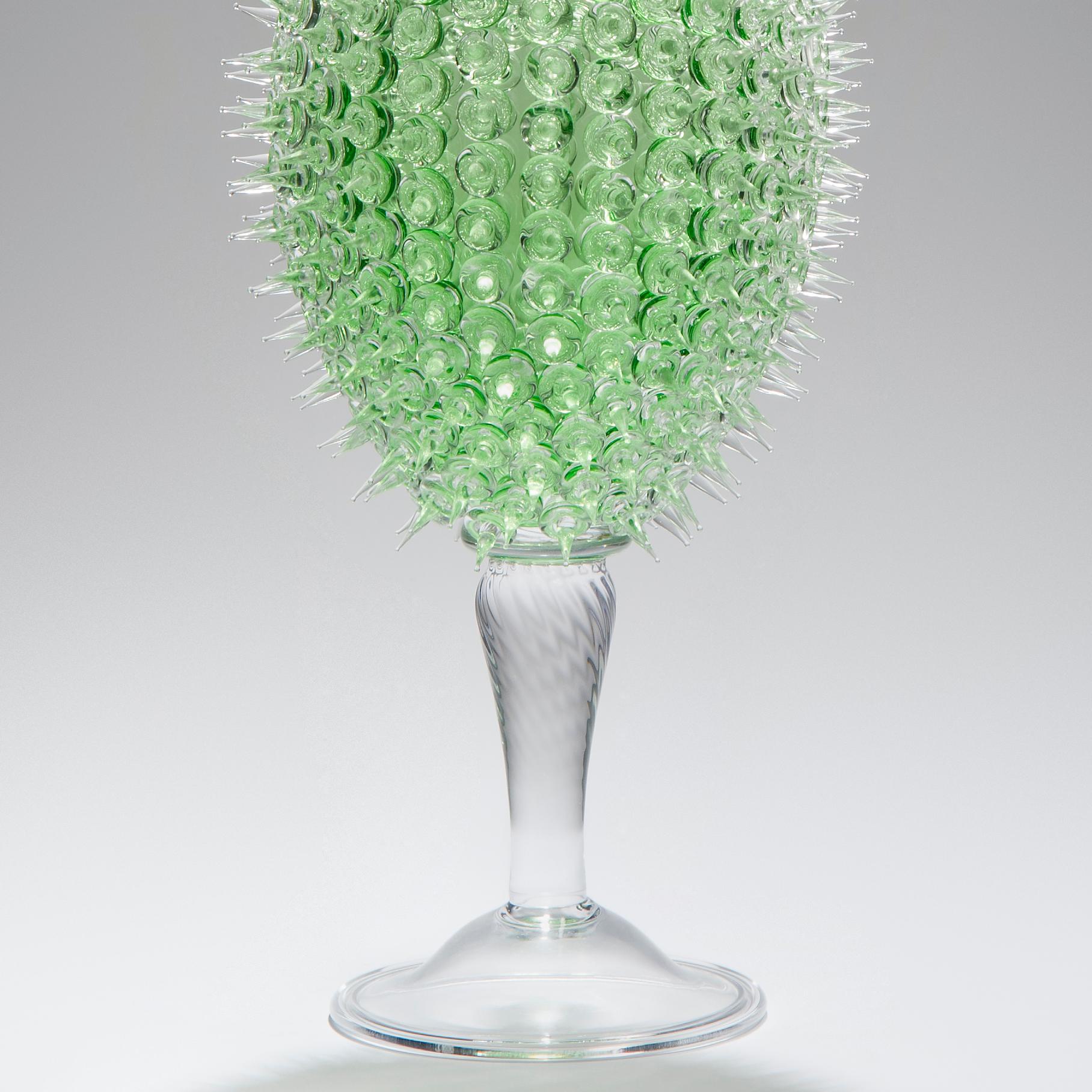 Organique Acanthus Veronese en vert:: est un pot en verre unique de James Lethbridge en vente