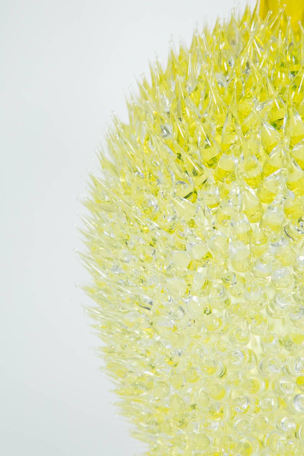 Autre Veronese à acanthe jaune, un pot en verre transparent et jaune de James Lethbridge en vente