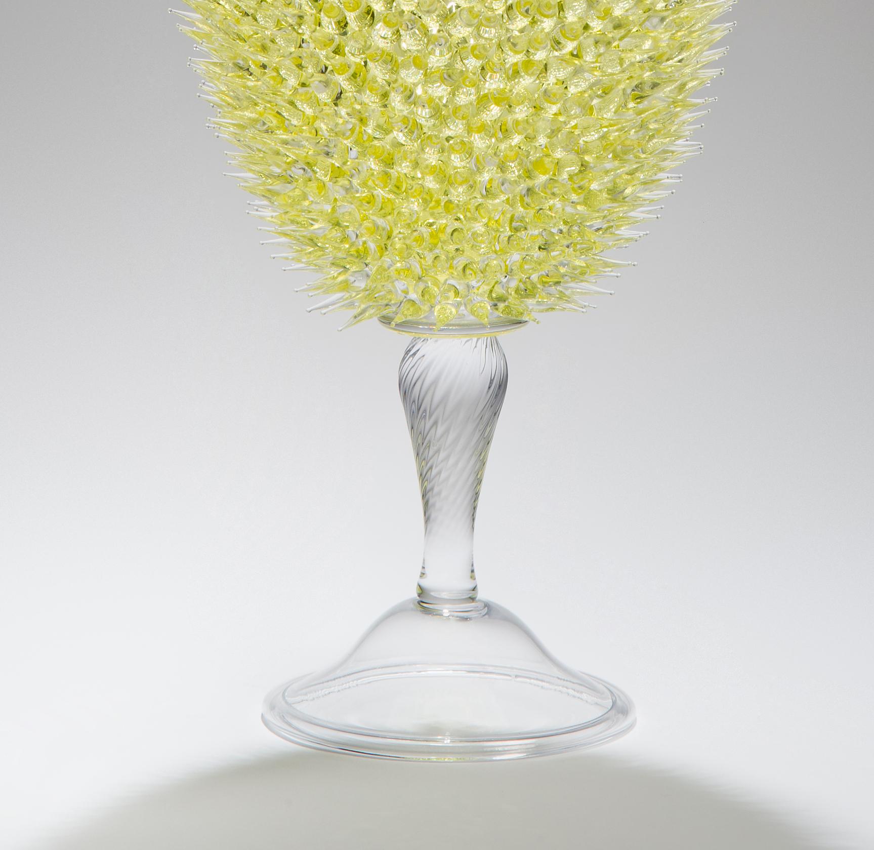 Veronese à acanthe jaune, un pot en verre transparent et jaune de James Lethbridge Neuf - En vente à London, GB