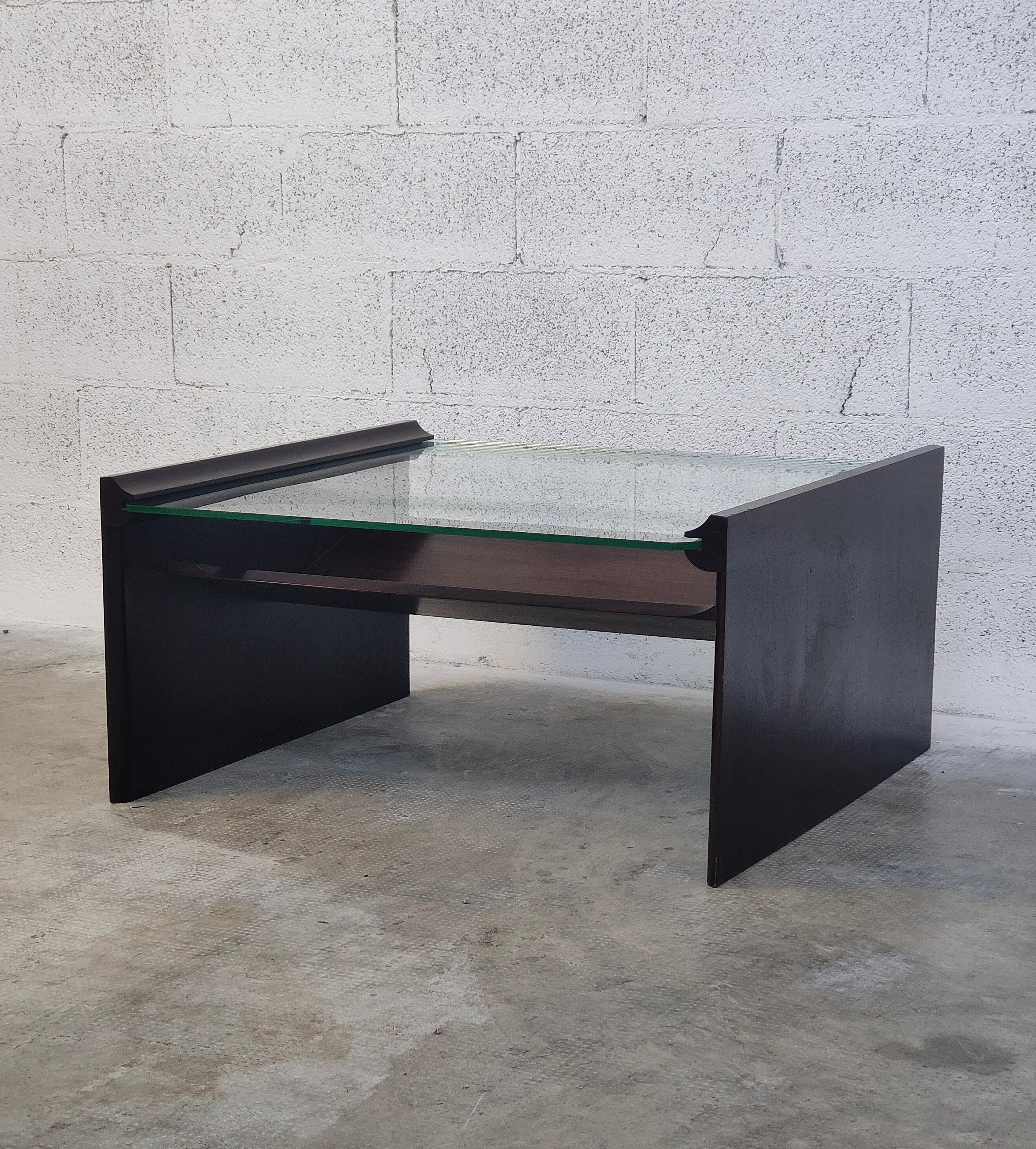 Mid-Century Modern Table basse rare en bois et en verre « Acca » de Kazuhide Takahama pour Gavina, années 60 en vente
