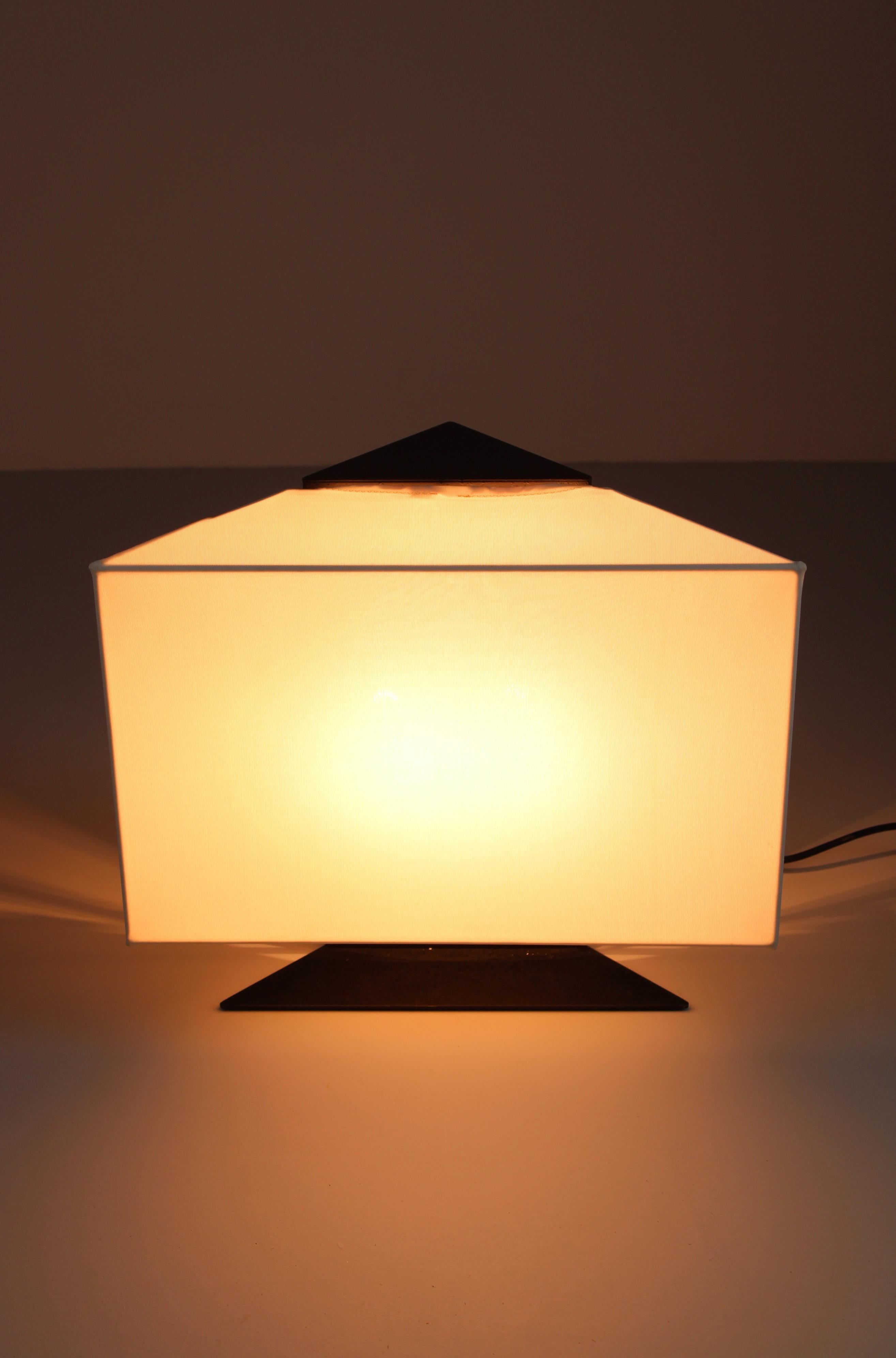 Metal Accademia table lamp by Cini Boeri for Artemide, 1978 For Sale