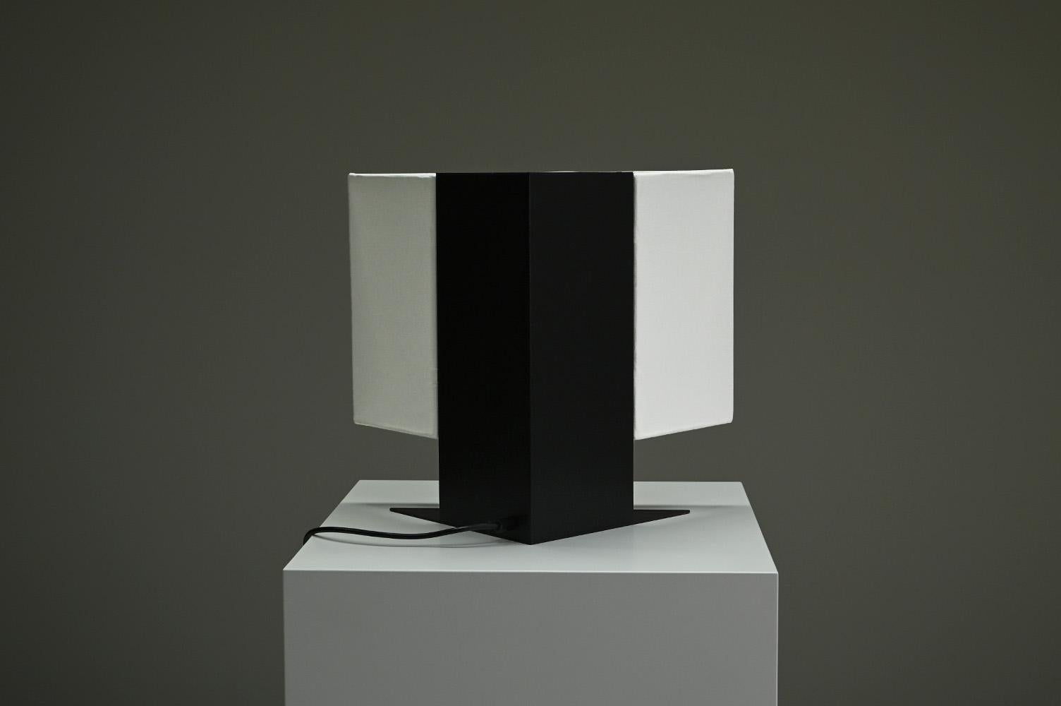 Italian Accademia table lamp from Cini Boeri for Artemide, 1970s Italy. For Sale