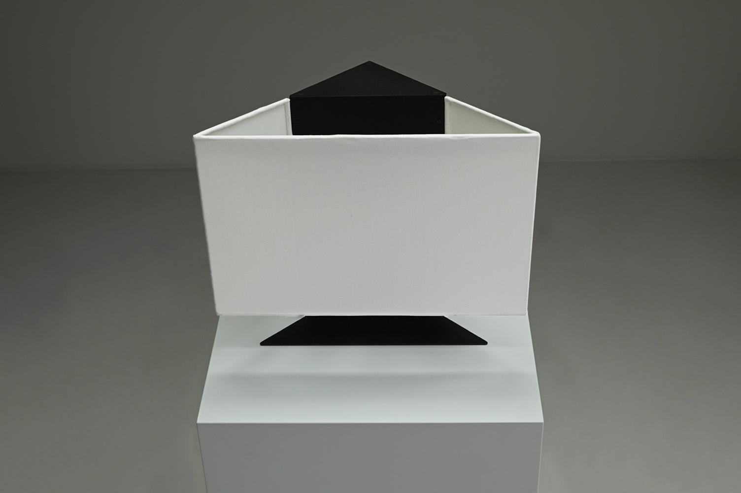Accademia table lamp from Cini Boeri for Artemide, 1970s Italy. In Good Condition For Sale In Landgraaf, NL