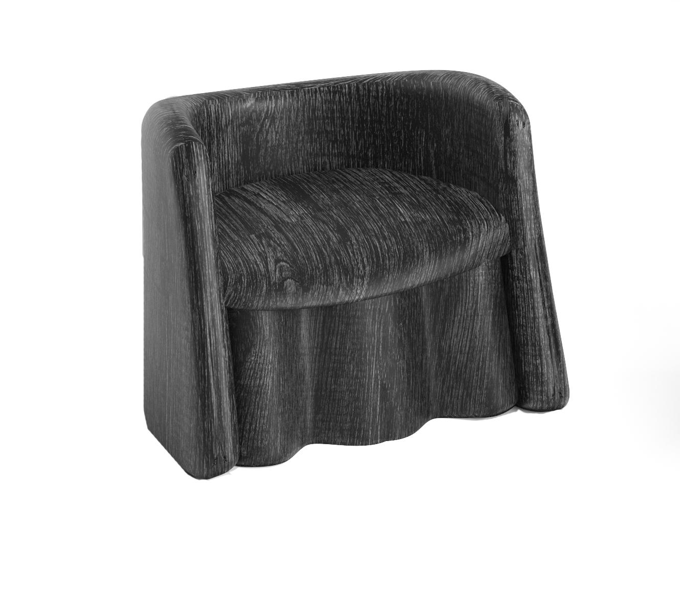 Fauteuil d'appoint avec une forme de base inhabituelle fabriqué au Portugal.

Fauteuil au design unique, qui se caractérise par une base en imitation de vagues en pierre naturelle, en bois ou en option rembourrée souple.
Le produit est livré dans le