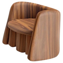 Fauteuil d'appoint Plisse de collection en bois massif par Alter Ego Studio