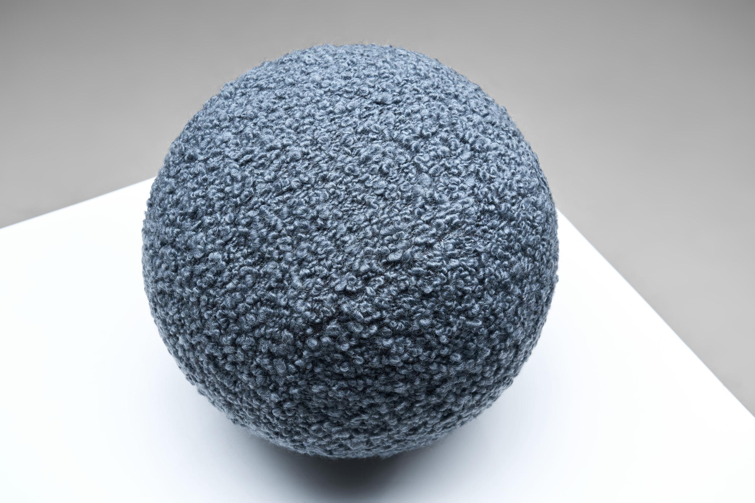 Cuscino a sfera d'accento in tessuto blu In condizioni Nuovo in vendita a Utrecht, NL