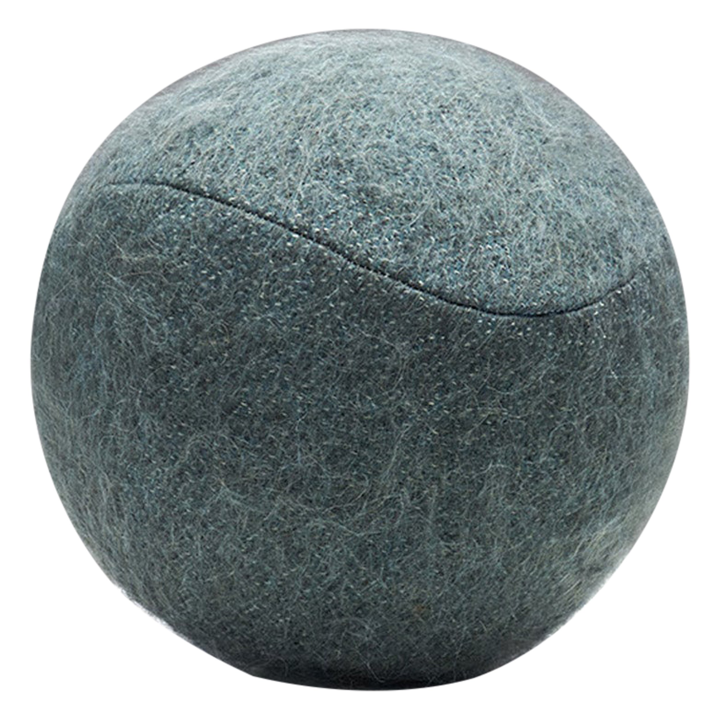 Coussin boule d'accentuation en tissu bleu-gris en vente