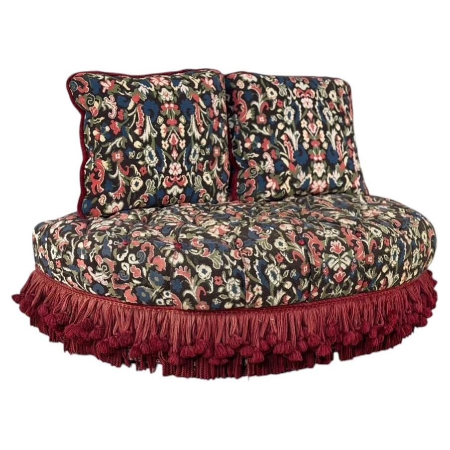 Fauteuil d'appoint, passementeries et petites broderies signées Jacques Garcia en vente