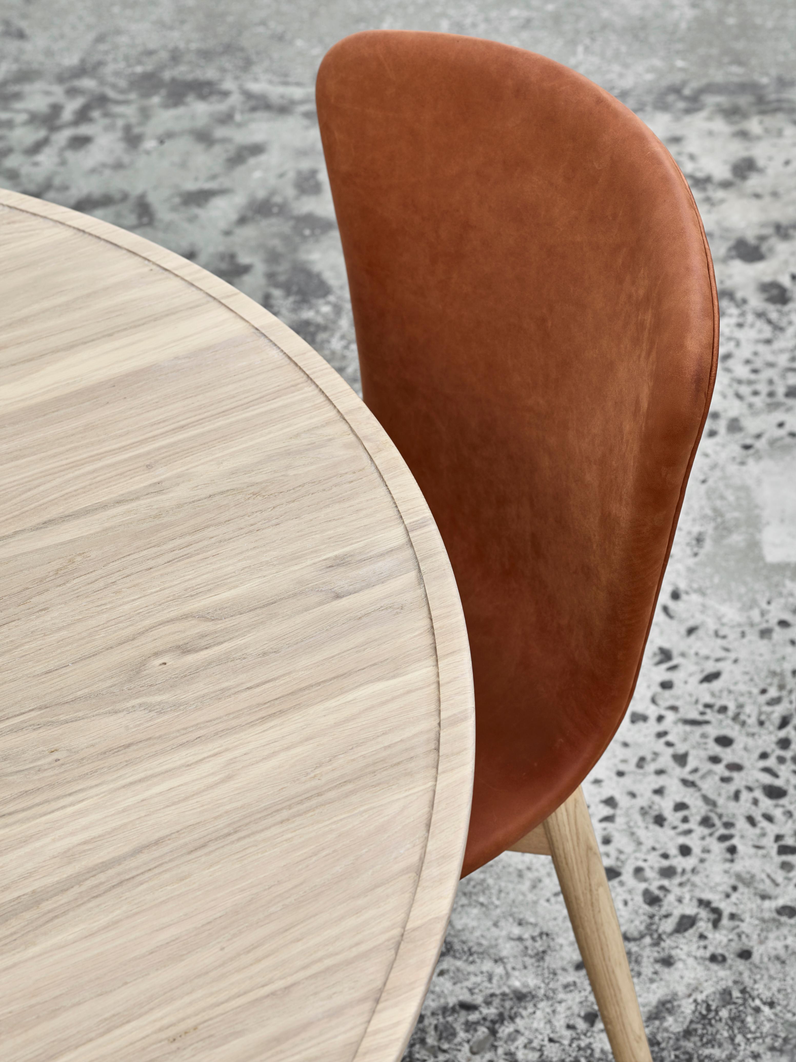 Modern Accent Round Dining Table Oak Matte White Lacquered by Mater Design