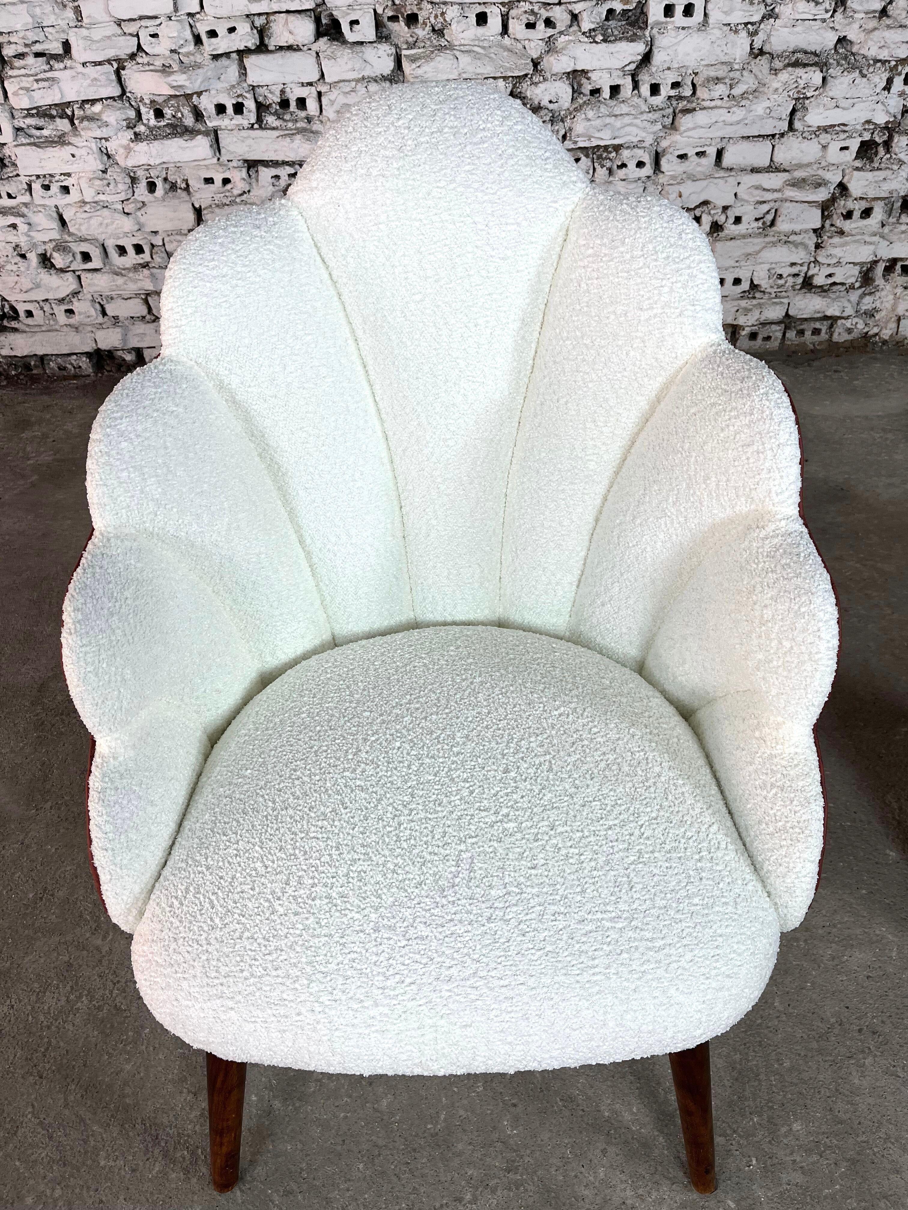 Akzentschalenstuhl und Ottomane im Zustand „Gut“ im Angebot in Bridgeport, CT