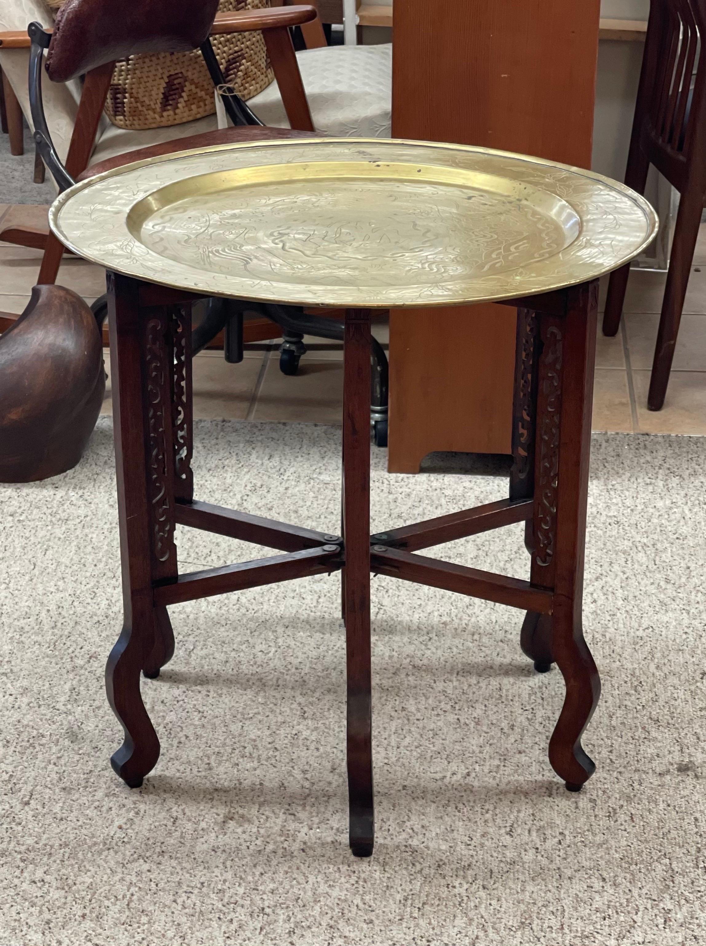 Accent Table with Brass Tray In Good Condition For Sale In Seattle, WA