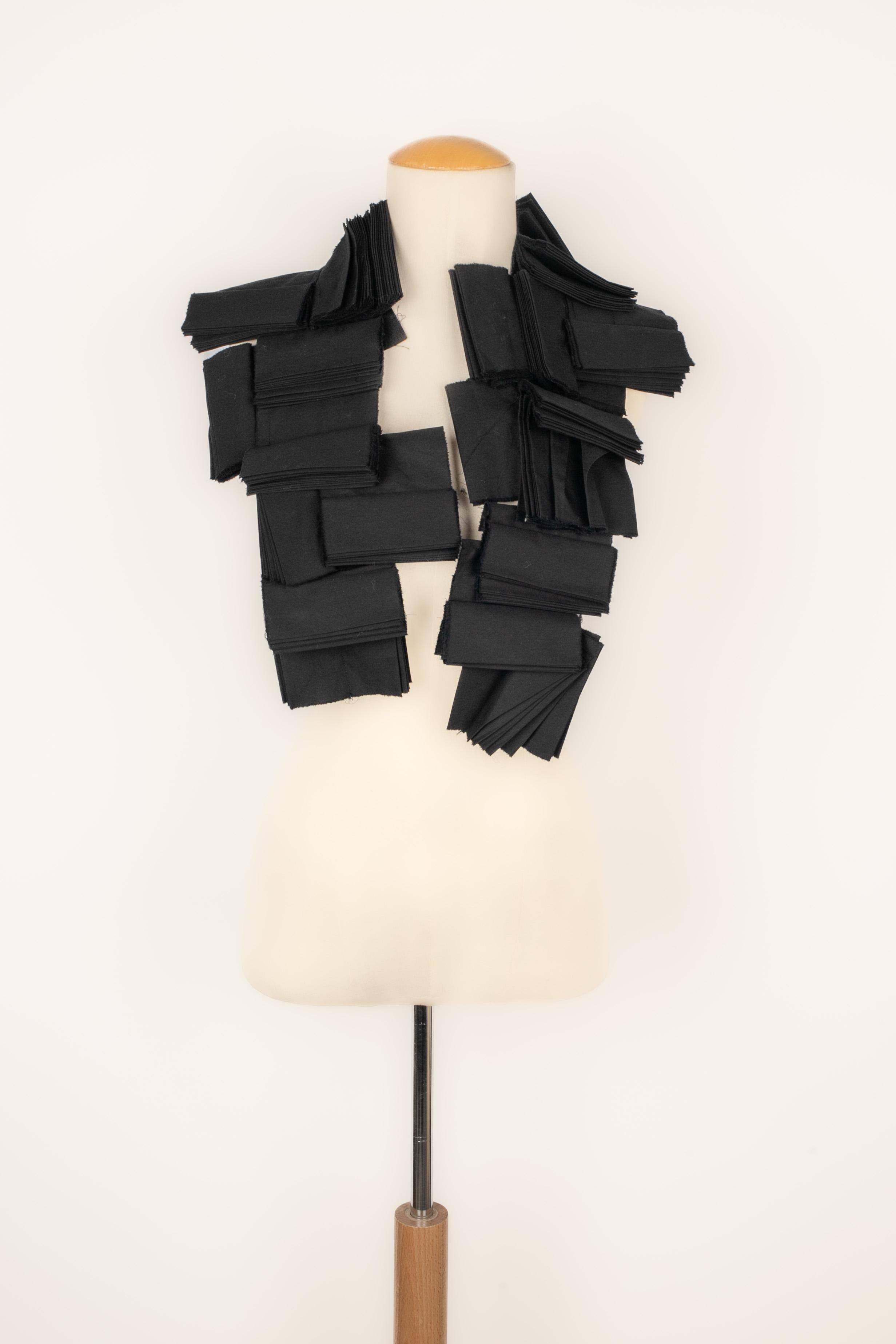 PEACHOO+KREJBERG - Shoulder accessory in black cotton. One size fits all.

Condition:
Very good condition

Dimensions :
Length : 102 cm

SKU:ACC222


Peachoo + Krejberg
Peachoo + Kerjberg, founded by Peachoo Datwani and Roy Krejberg, is a fashion