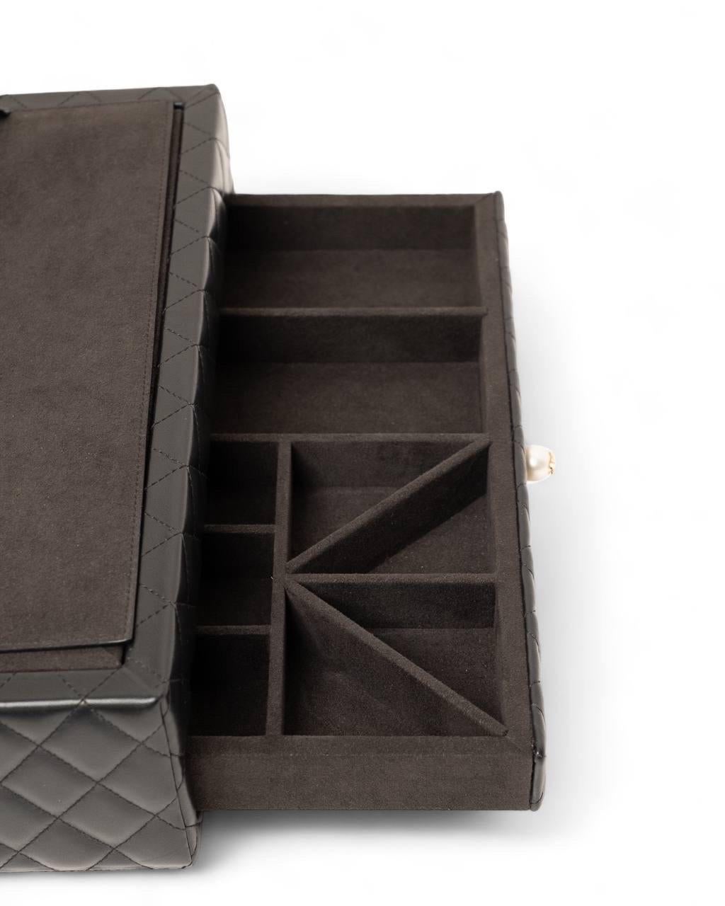 Accessori da Viaggio\ Portagioie Chanel Vanity Case Pearl Trapuntato Nero For Sale 13