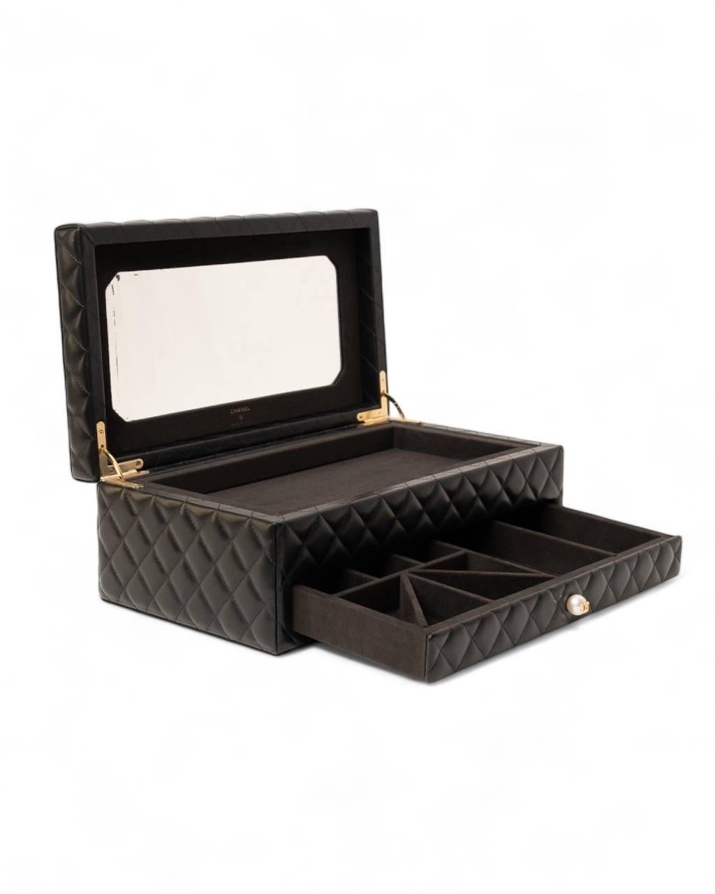 Accessori da Viaggio\ Portagioie Chanel Vanity Case Pearl Trapuntato Nero For Sale 14