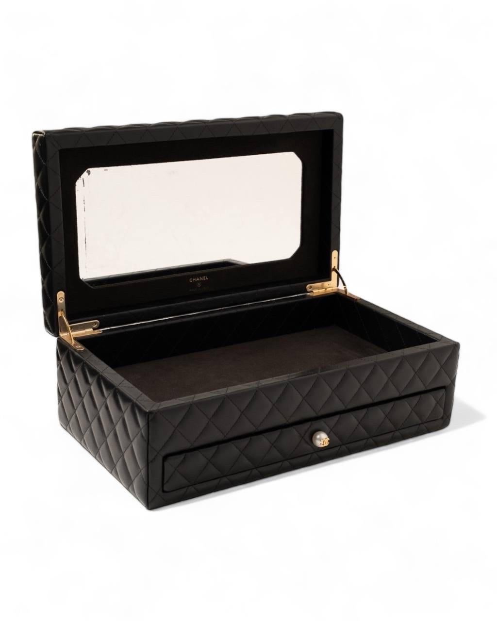 Accessori da Viaggio\ Portagioie Chanel Vanity Case Pearl Trapuntato Nero For Sale 15