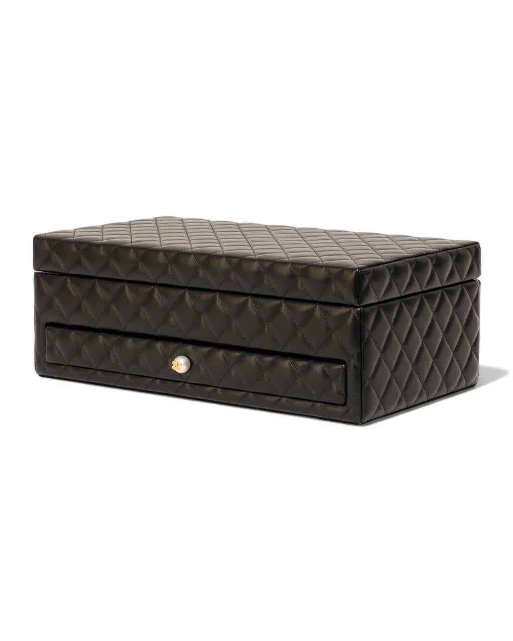 Accessori da Viaggio\ Portagioie Chanel Vanity Case Pearl Trapuntato Nero In Excellent Condition For Sale In Torre Del Greco, IT