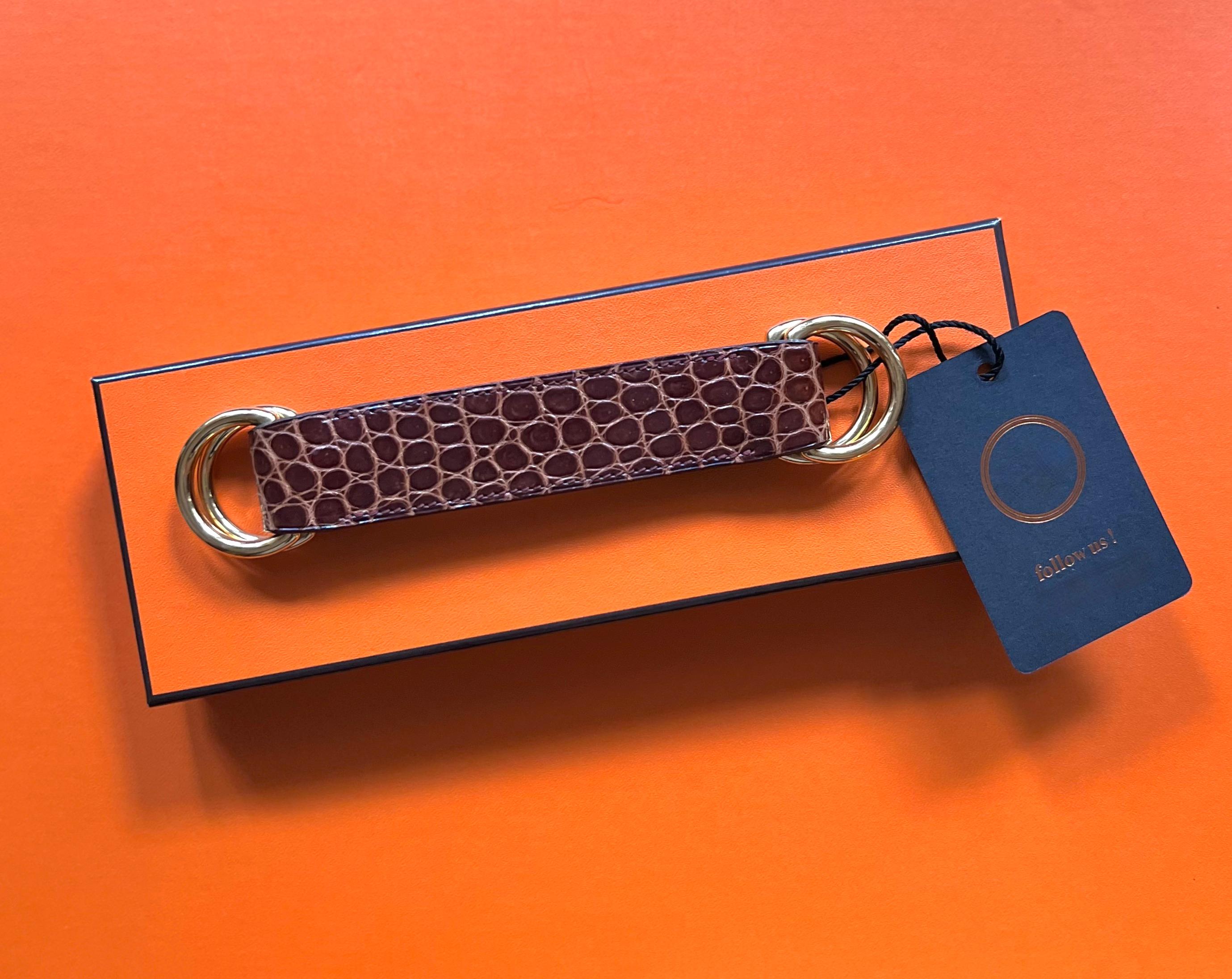 Hermès Vintage Selection by Corrado Luxury - Raro accesorio pañuelo de cocodrilo porosus ( marcado N en el cuadrado ) anillos de metal dorado vendido con caja original. Se trata de un accesorio que ya no se fabrica y que resulta ingenioso para crear