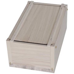 Aufbewahrungsbox aus massiver Esche, handgefertigt in Dänemark von ÖRN DUVALD