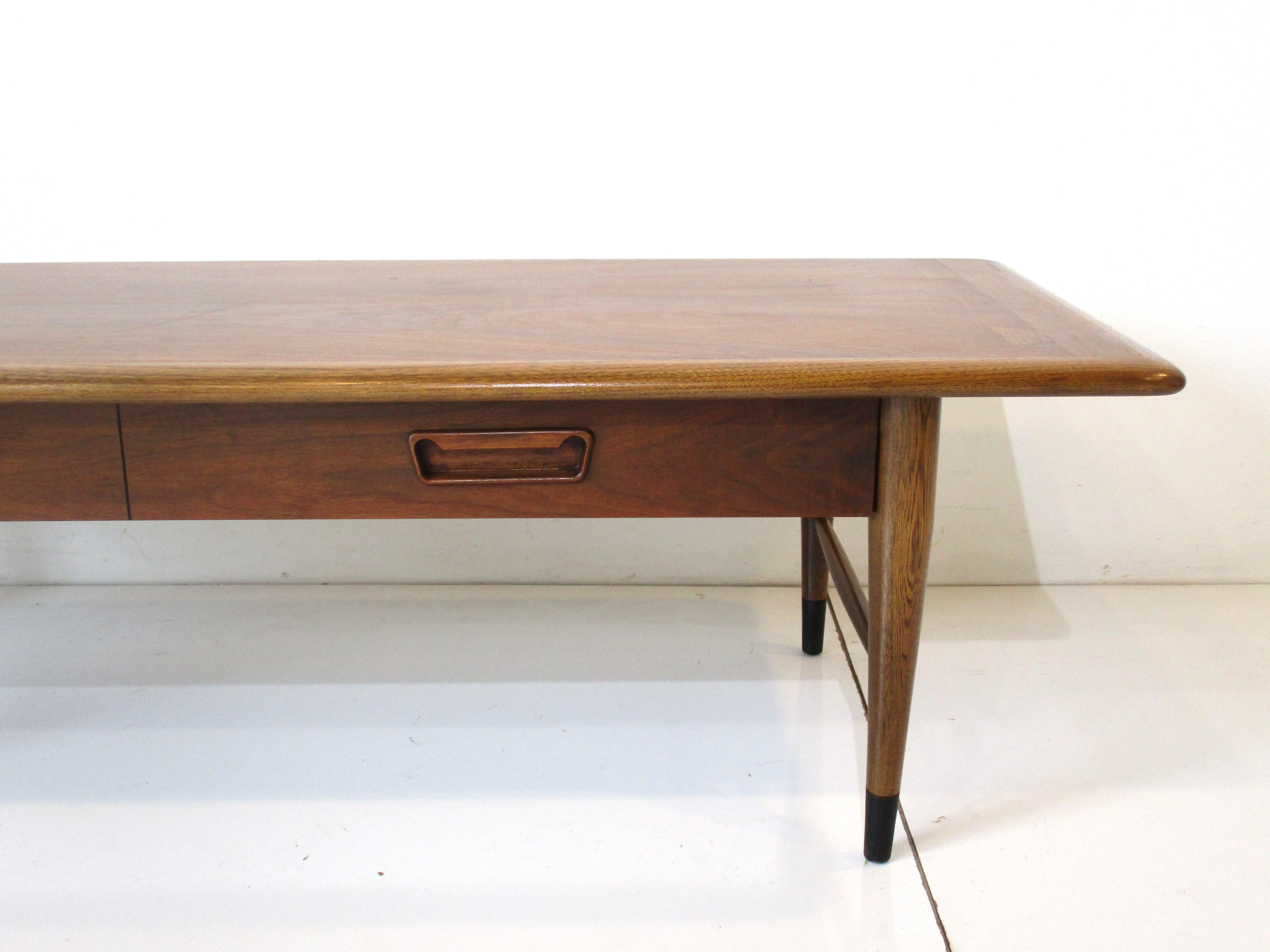 Acclaim Lane Dovetail Coffee Table with Drawer by Andre Bus In Good Condition In Cincinnati, OH