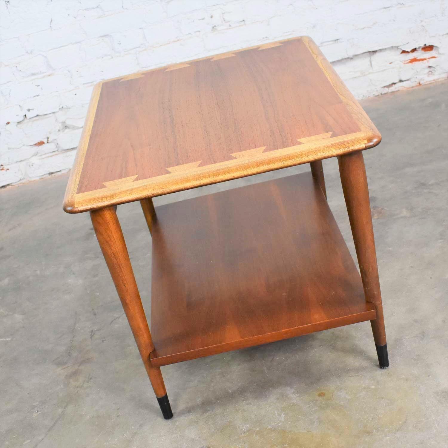 Mid-Century Modern Acclaim Series 900-05 Walnut Lamp Table End Table by Andre Bus for Lane
