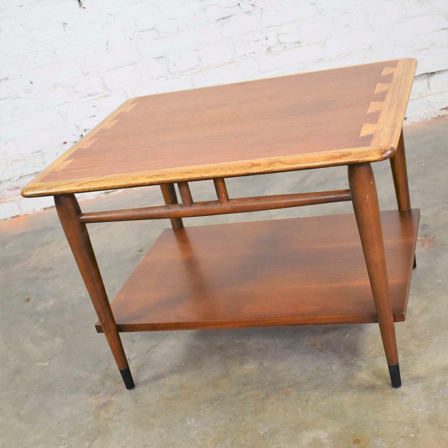 Acclaim Series 900-05 Walnut Lamp Table End Table by Andre Bus for Lane In Good Condition In Topeka, KS