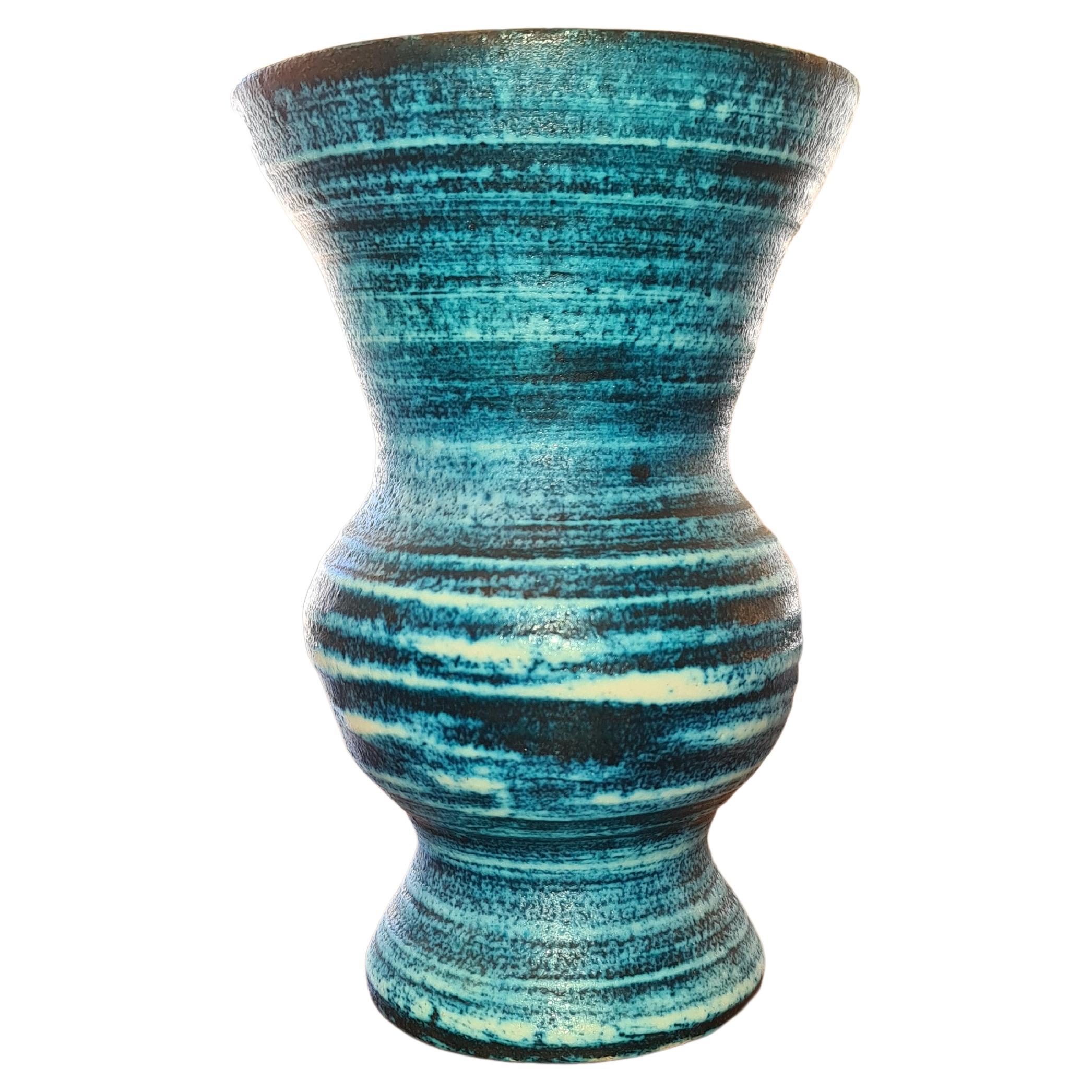 Accolay 1960 Vase en céramique Gauloise bleue du milieu du siècle en vente