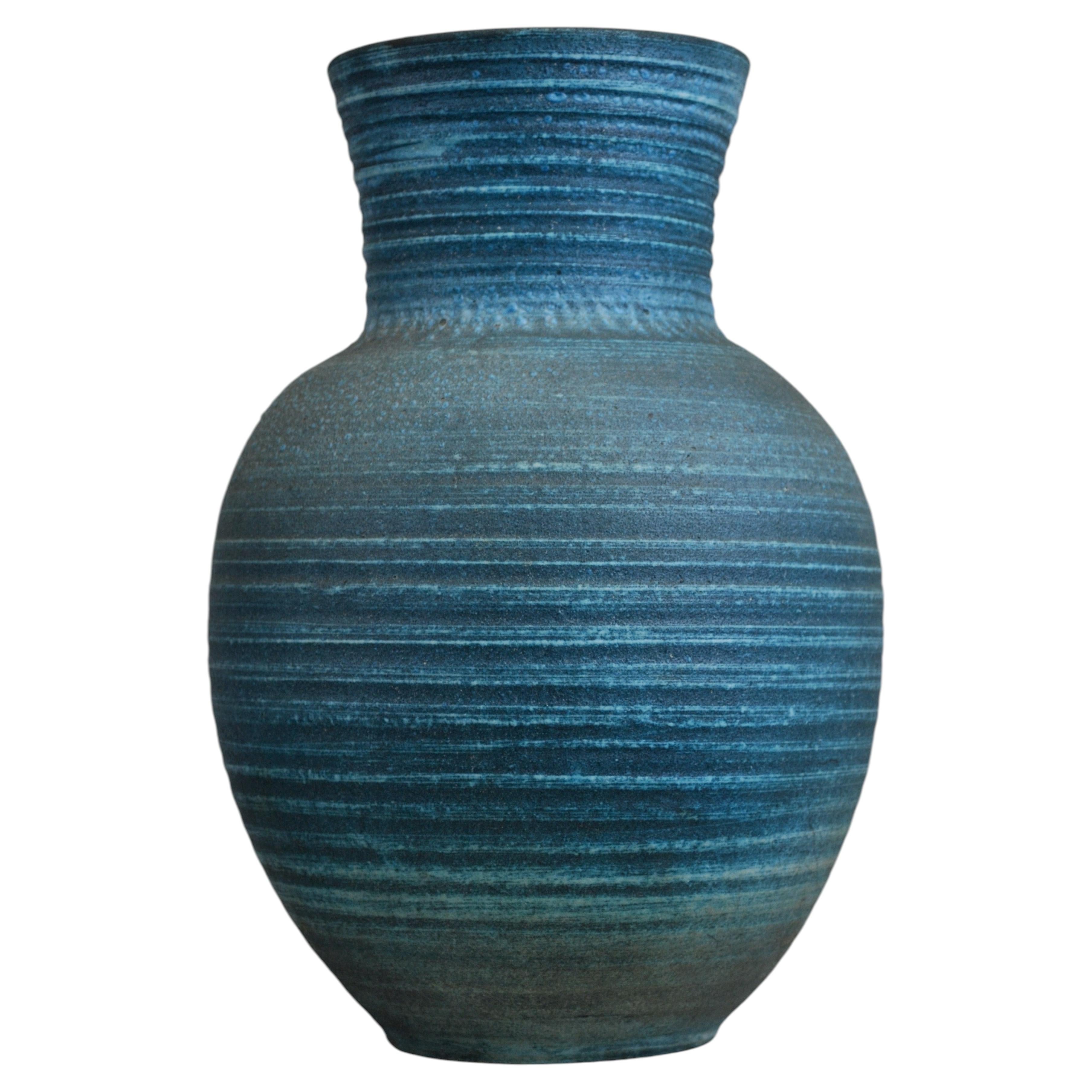 Accolay 1960 Vaso francese di metà secolo in ceramica blu Gauloise