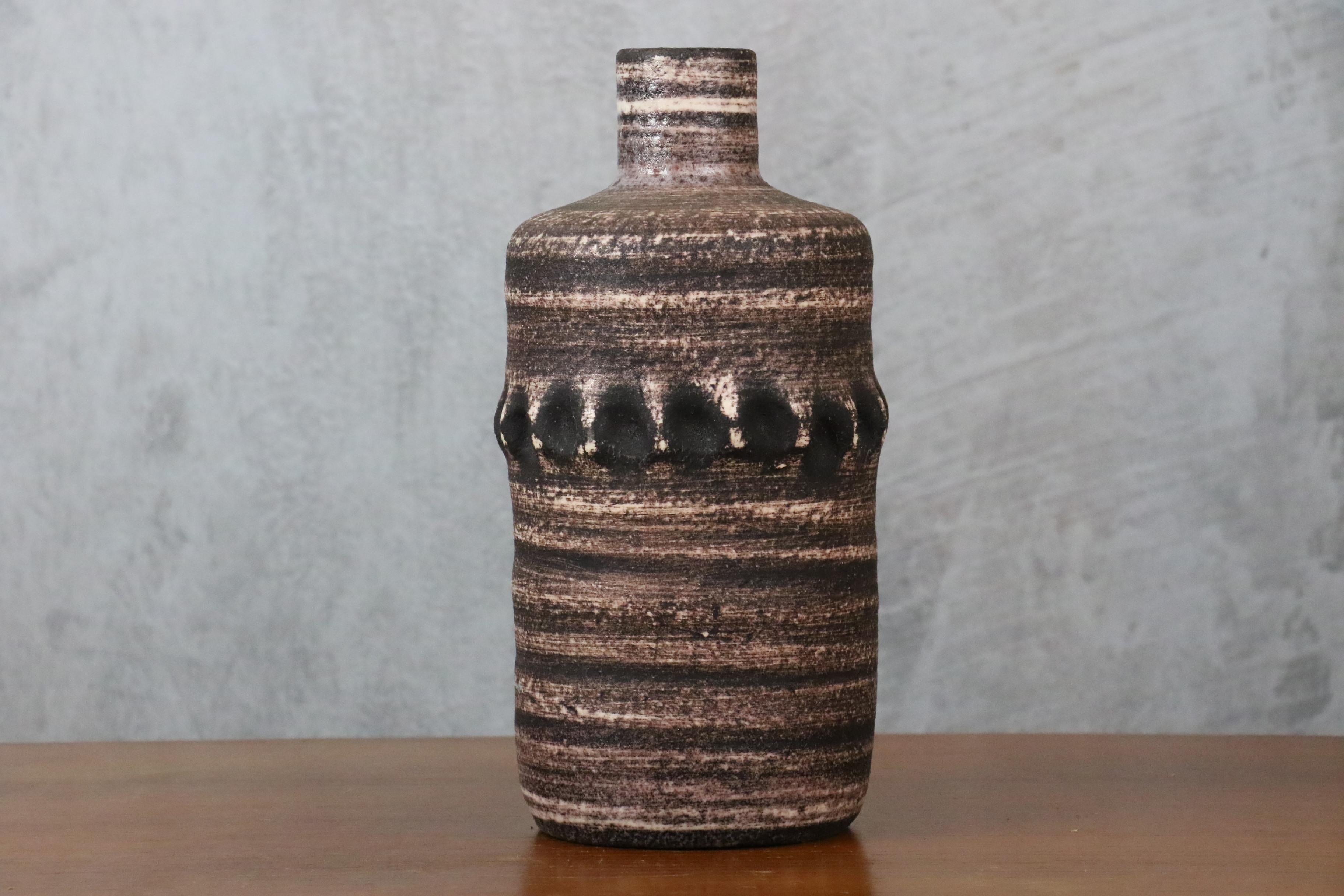 Accolay 1960 French Mid-Century Gauloise Brown Ceramic vase In Good Condition In Camblanes et Meynac, FR