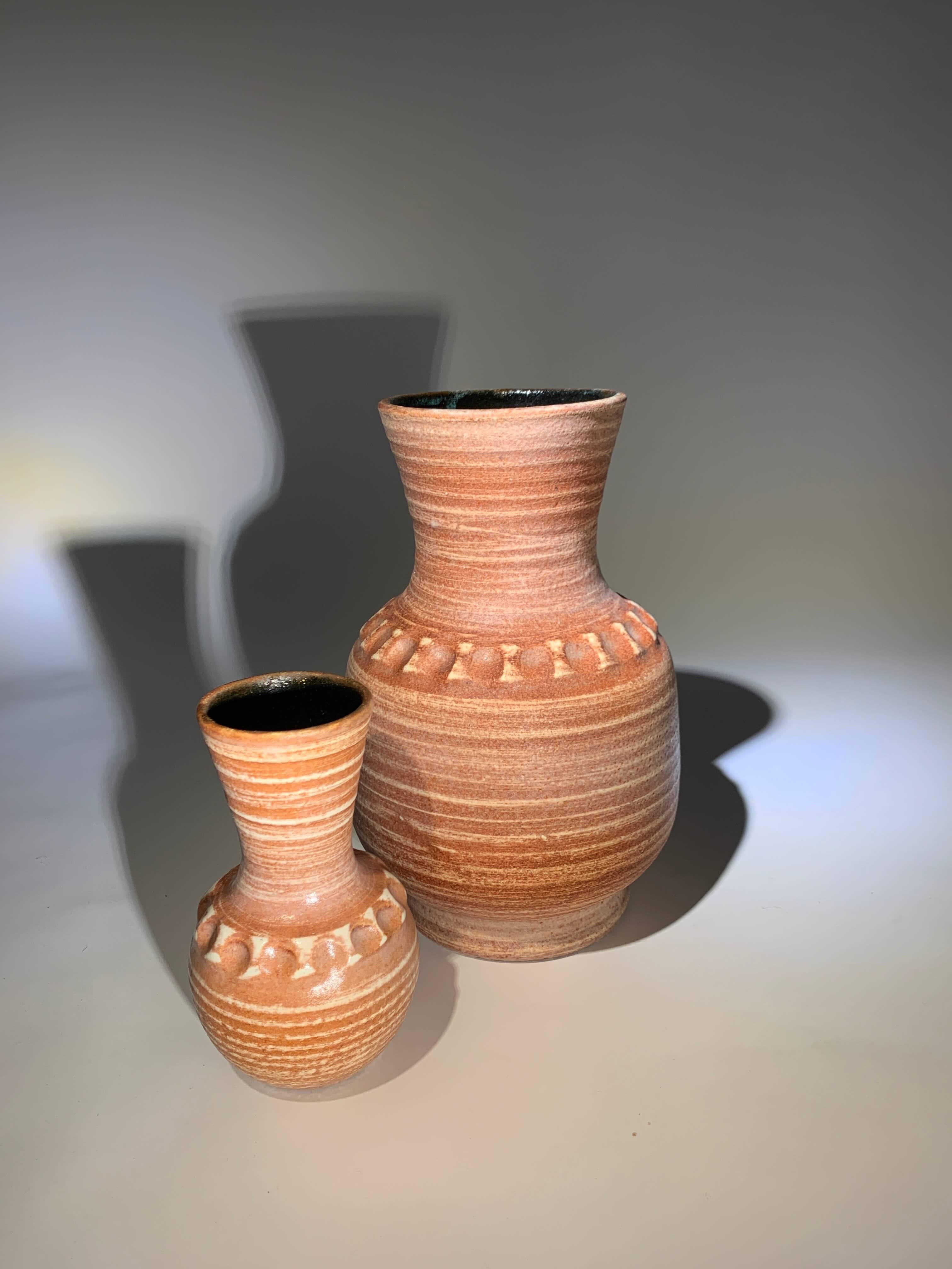 Accolay vases from the famous “Gauloise” series, 
rare in these terracotta tones.
Excellent condition, signed.
Dimensions: H 31cm x W 21cm / H 19cm x L 11cm
France, ca. 1960