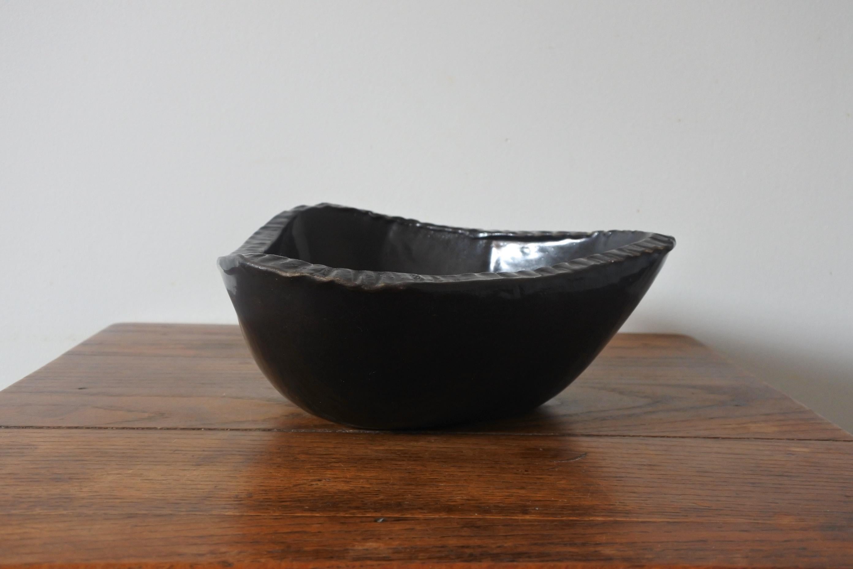Mid-Century Modern Accolay Black Glazed Ceramic Freeform Dish, France 1950s