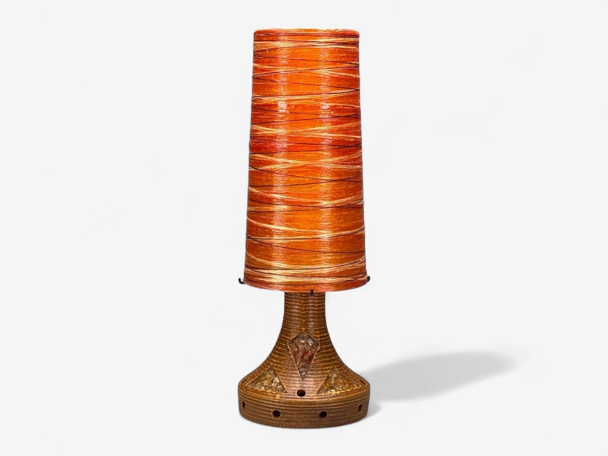 Mid-Century moderno Accolay, Ceramica, Stained Glass, Resina filata, Lampada da terra, Francia, 1955 in vendita