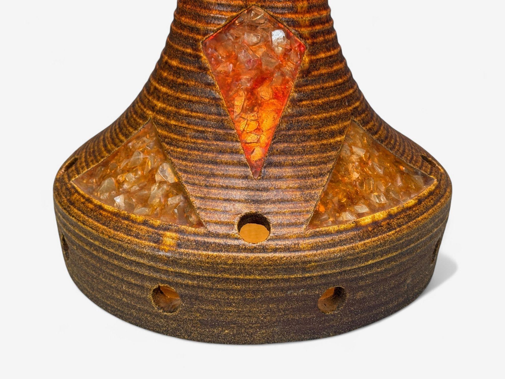 Metà XX secolo Accolay, Ceramica, Stained Glass, Resina filata, Lampada da terra, Francia, 1955 in vendita