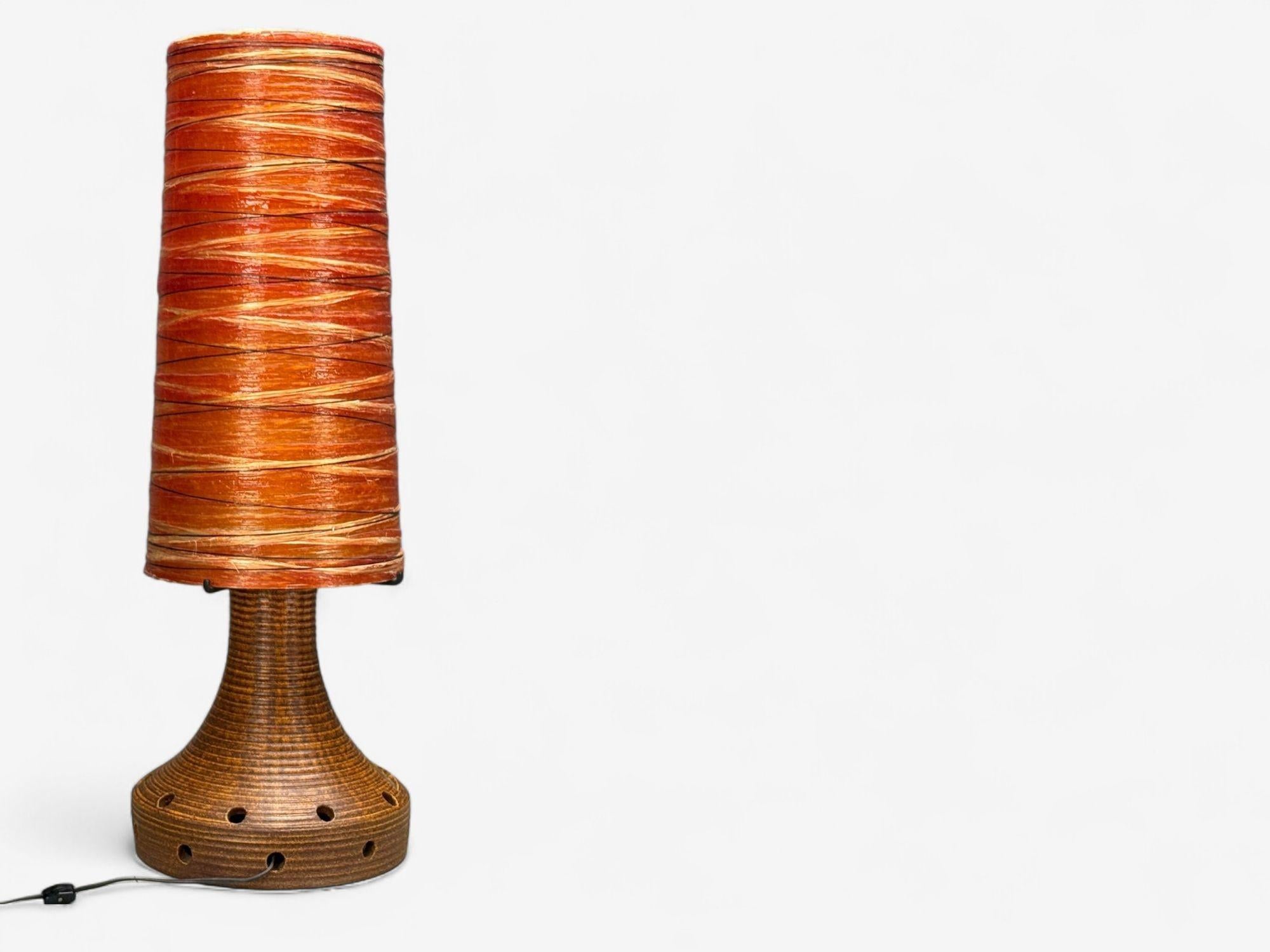 Accolay, Ceramica, Stained Glass, Resina filata, Lampada da terra, Francia, 1955 in vendita 2