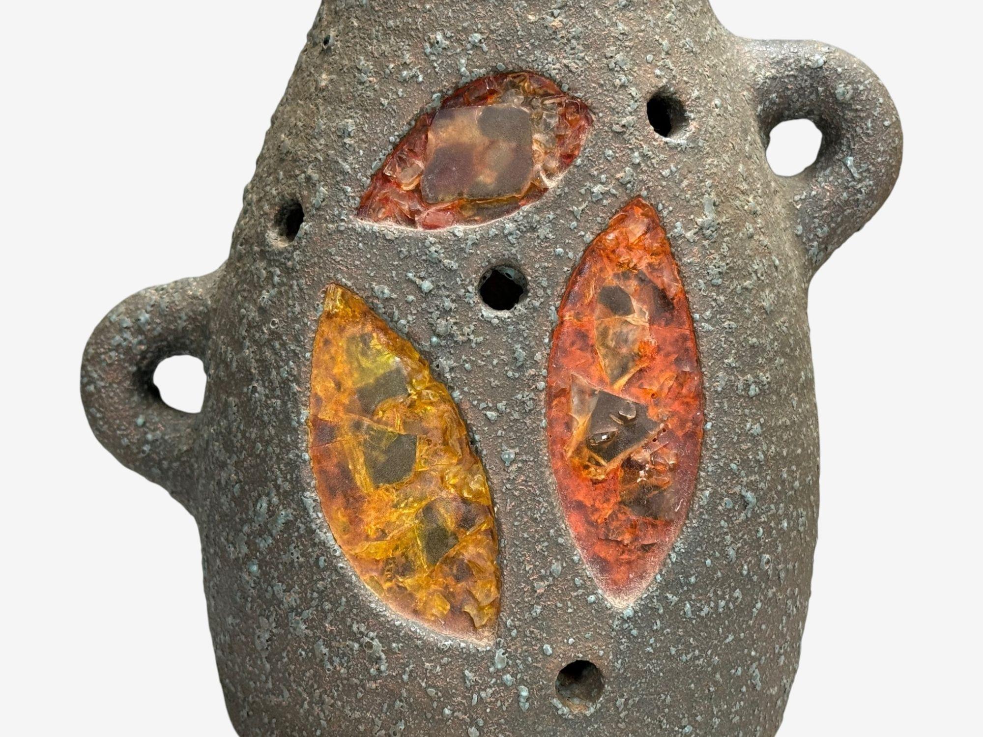 Metà XX secolo Accolay, Ceramica, Stained Glass, Resina filata, Lampada da tavolo, Francia, anni '60 in vendita