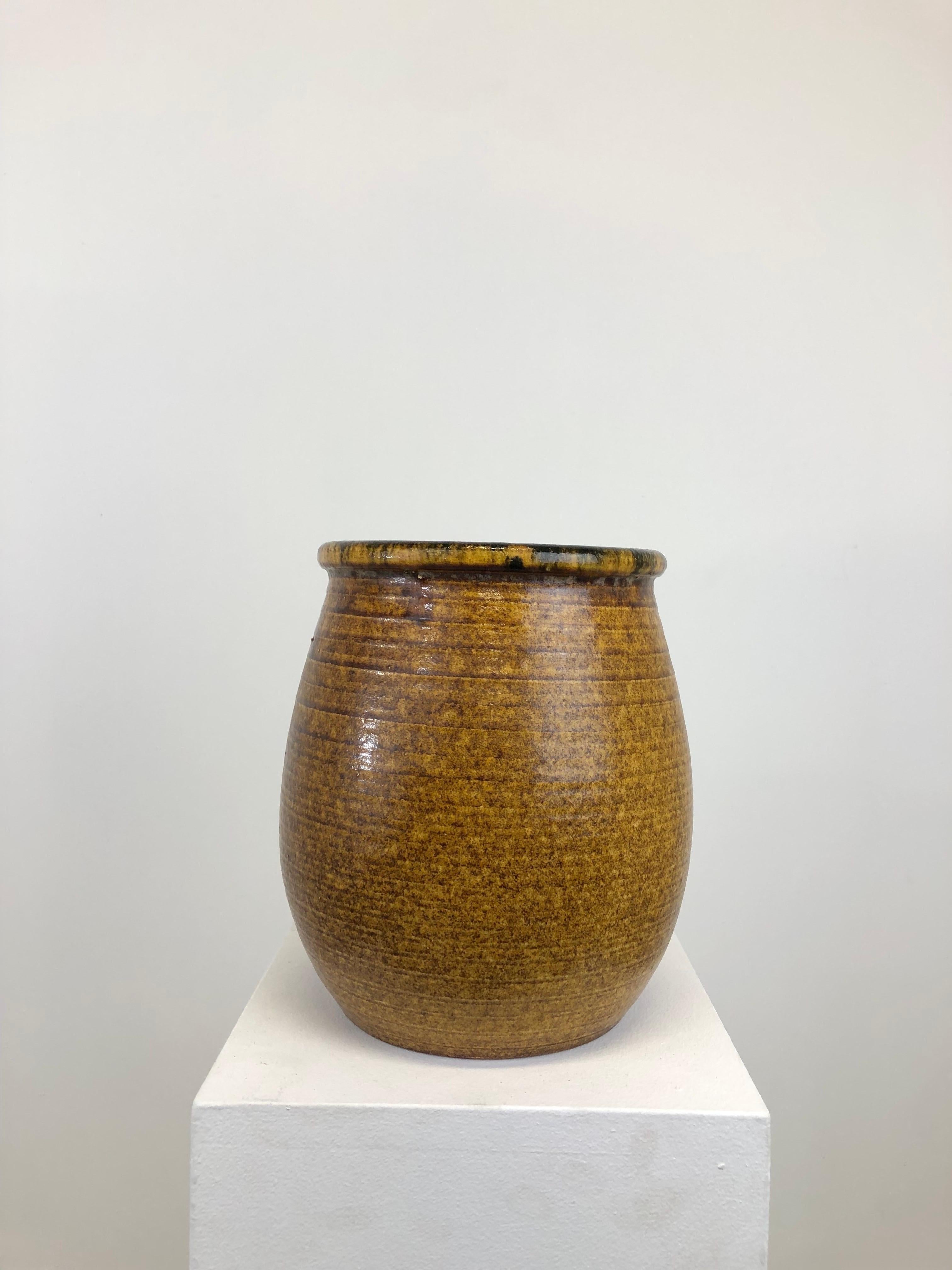 Accolay Ceramic Vase Design Brown Pottery, 1970 im Zustand „Gut“ im Angebot in SOTTEVILLE-LÈS-ROUEN, FR
