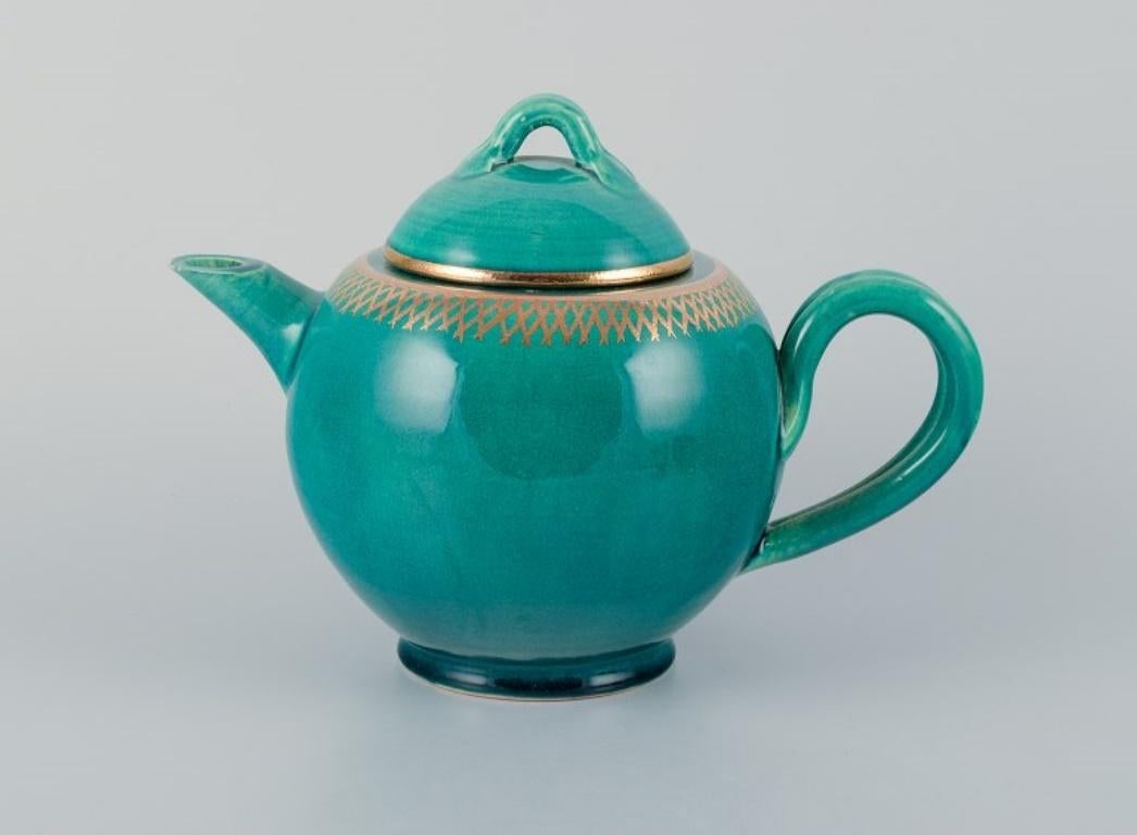 Accolay, France, complete ceramic tea service for six people.
Hand-decorated in green glaze with gold decoration.
A total of 15 pieces.
Mid-20th century.
In excellent condition, tea pot with minor small chips on the spout.
Creamer with minimal chip
