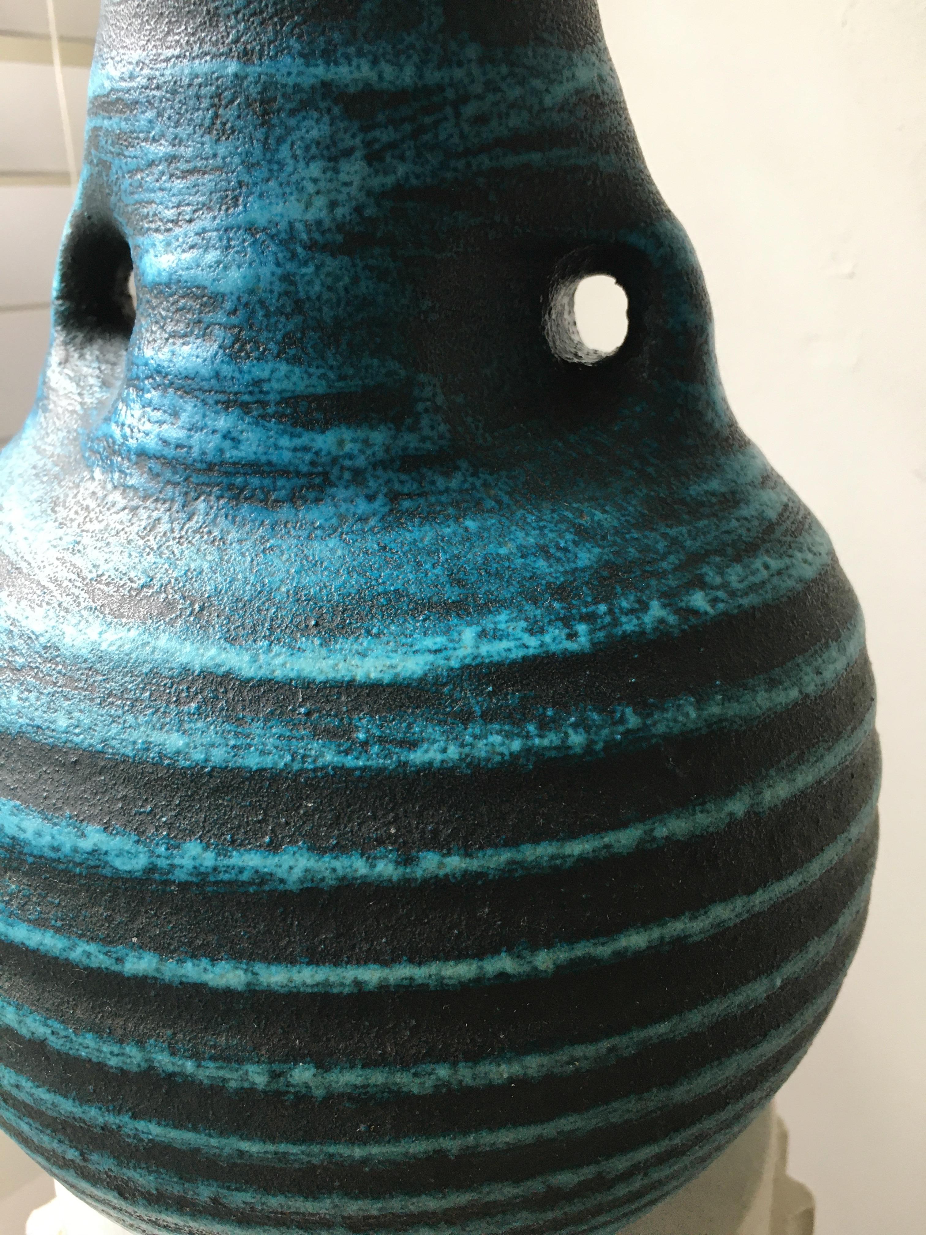 Mid-Century Modern Vase en céramique bleue gauloise Accolay, France, 1960 en vente