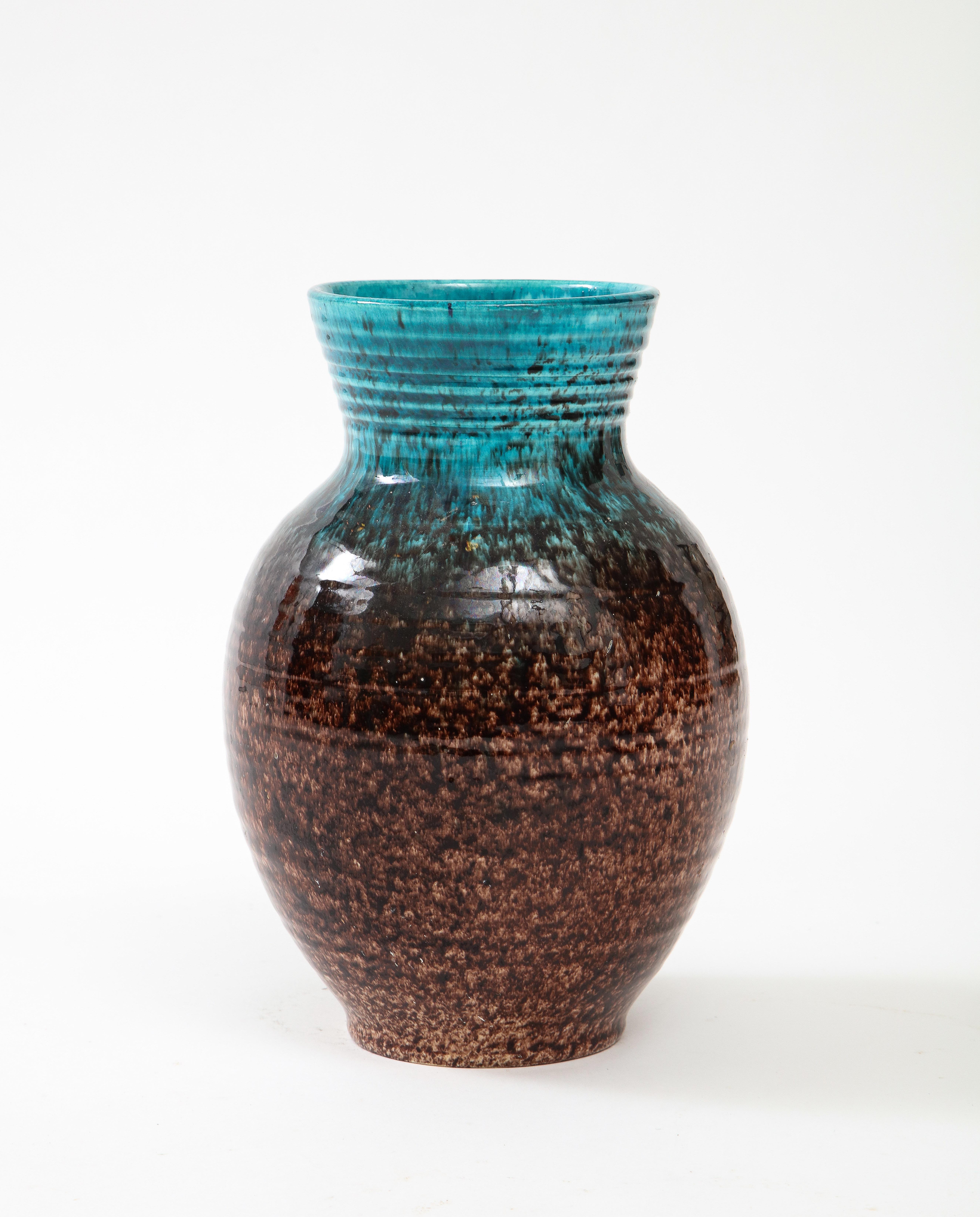 Mid-Century Modern Accolay Vase émaillé moucheté / Ombre en vente