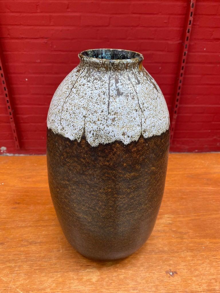 Vase en grès Accolay, vers 1950 Bon état - En vente à Saint-Ouen, FR