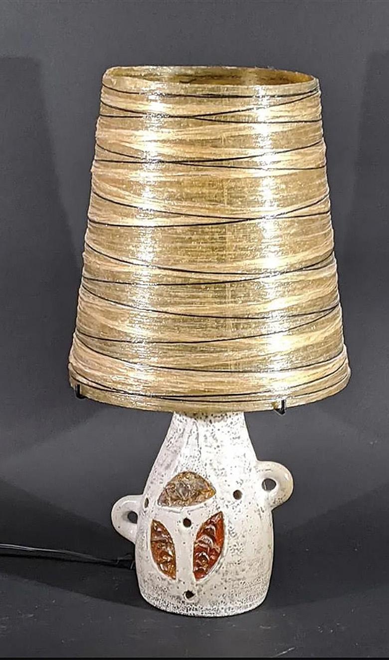 Accolay, lampe de table avec base en céramique émaillée, vers 1950 Bon état - En vente à Saint-Ouen, FR