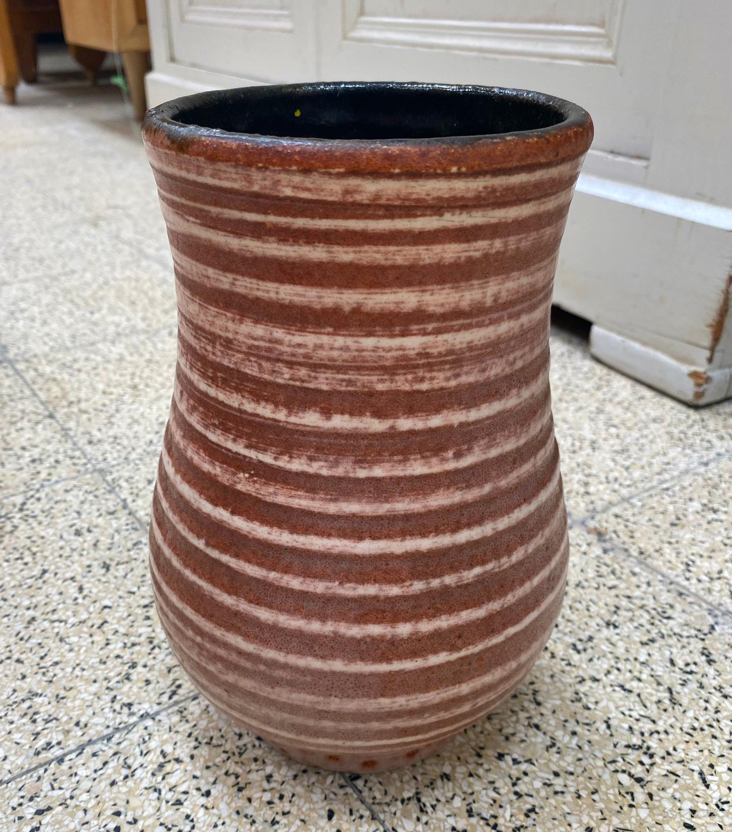 Vase aus Ton mit Akzent, um 1960, die Farbe ist Rosa / Braun (Mitte des 20. Jahrhunderts) im Angebot