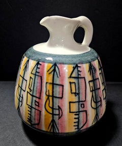 Cruche à anse en céramique à glaçure polychrome « Accollay », signée « France », années 1960