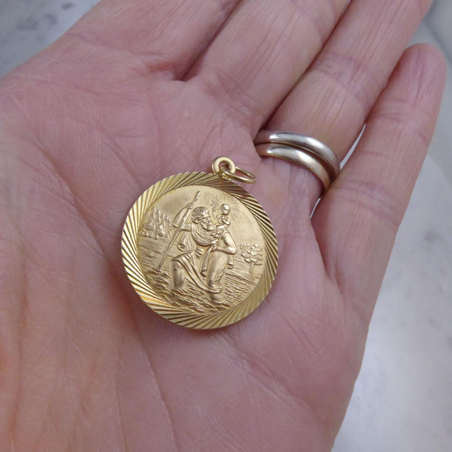 Vintage St. Christopher Pendant and Chain, Hallmarked 9ct Yellow Gold, 1977 In Good Condition In Yorkshire, West Yorkshire