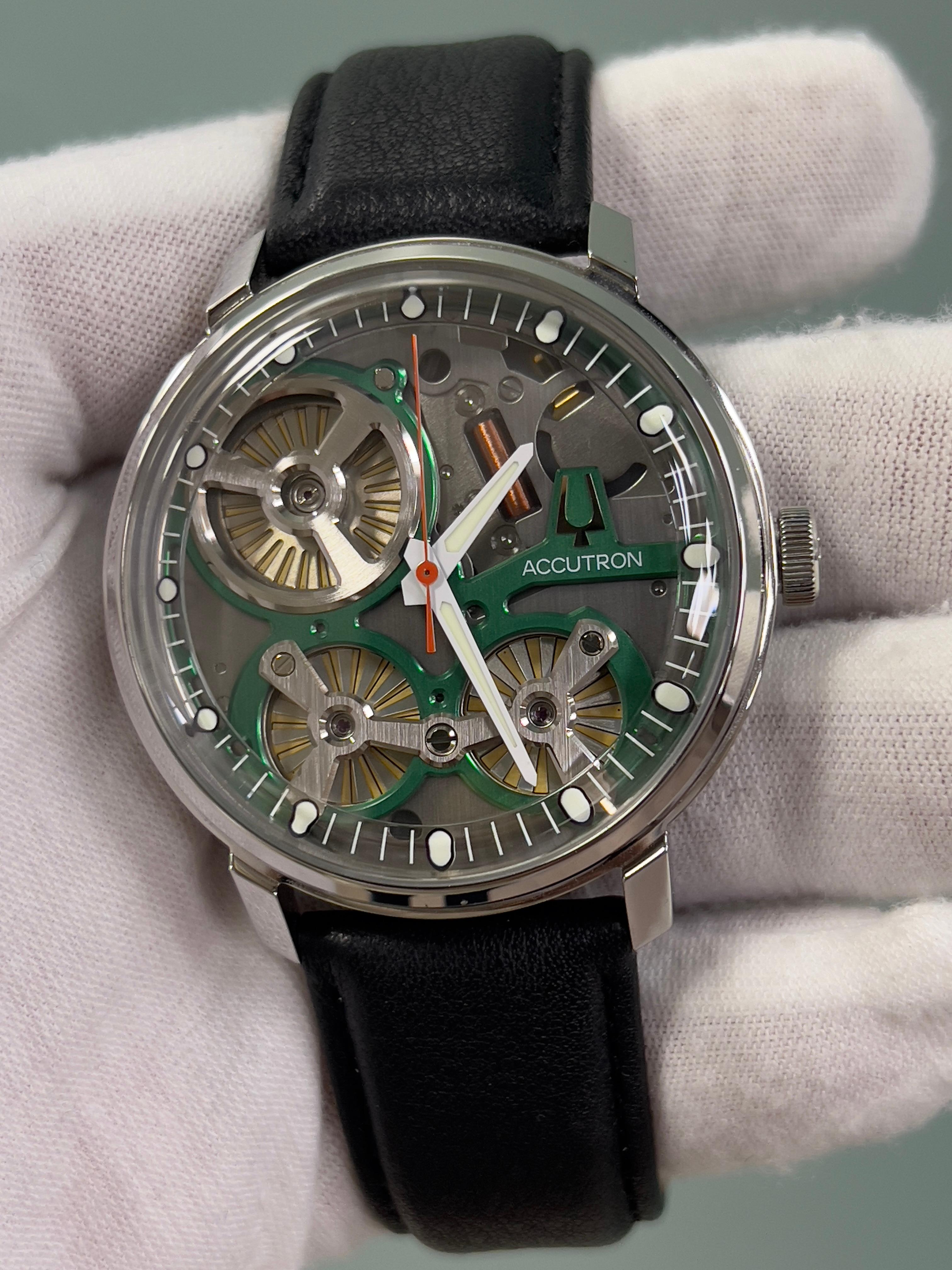 Uomo Accutron Electrostatic Spaceview 2020 2ES6A001 Scatola di carta in pelle inossidabile in vendita