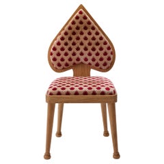 Silla Ace roja de Merve Kahraman, roble y tela de terciopelo rojo corona