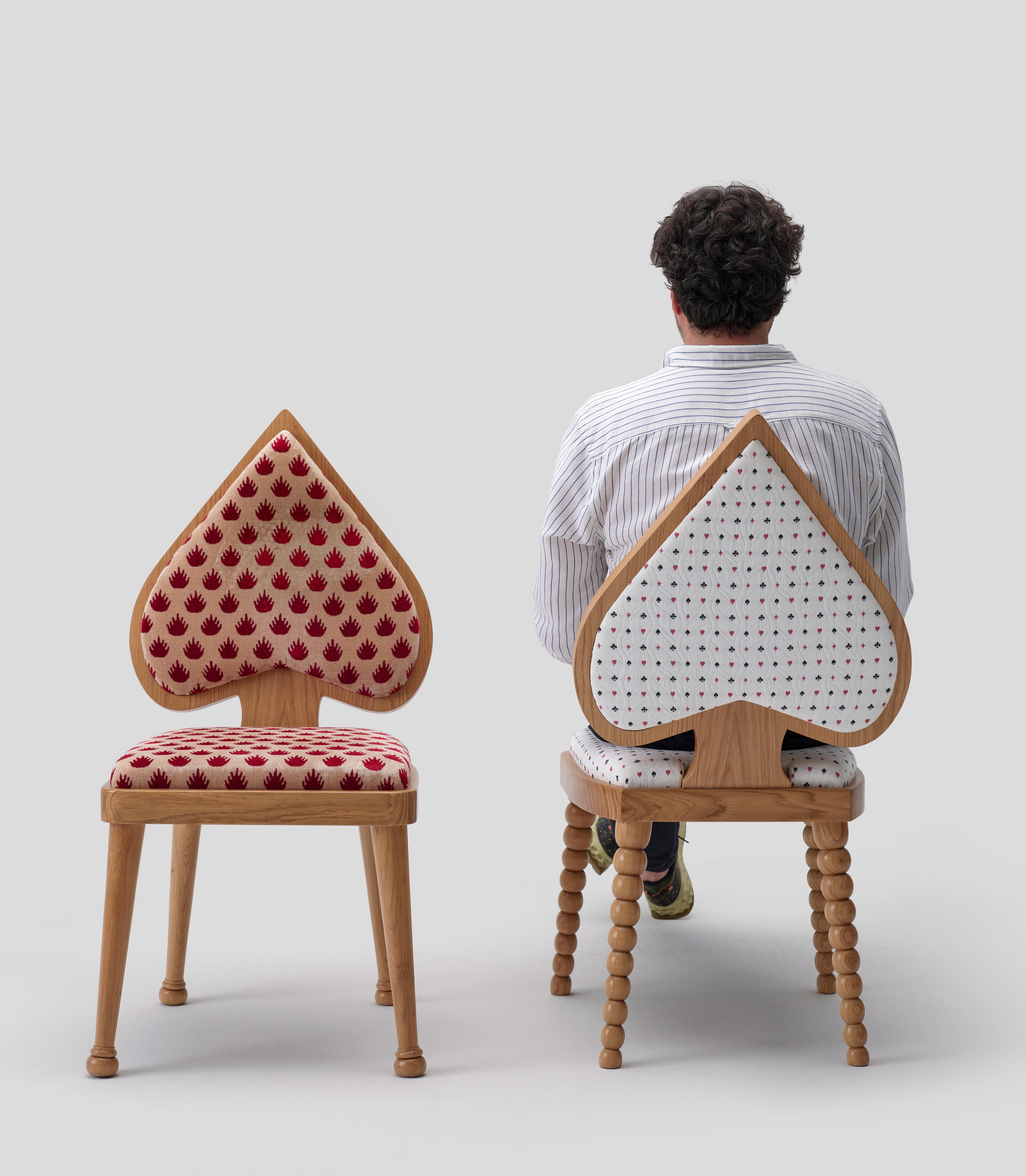 Sedia Ace White di MERVE KAHRAMAN, in Oak e tessuto con carte da gioco bianche in vendita 8