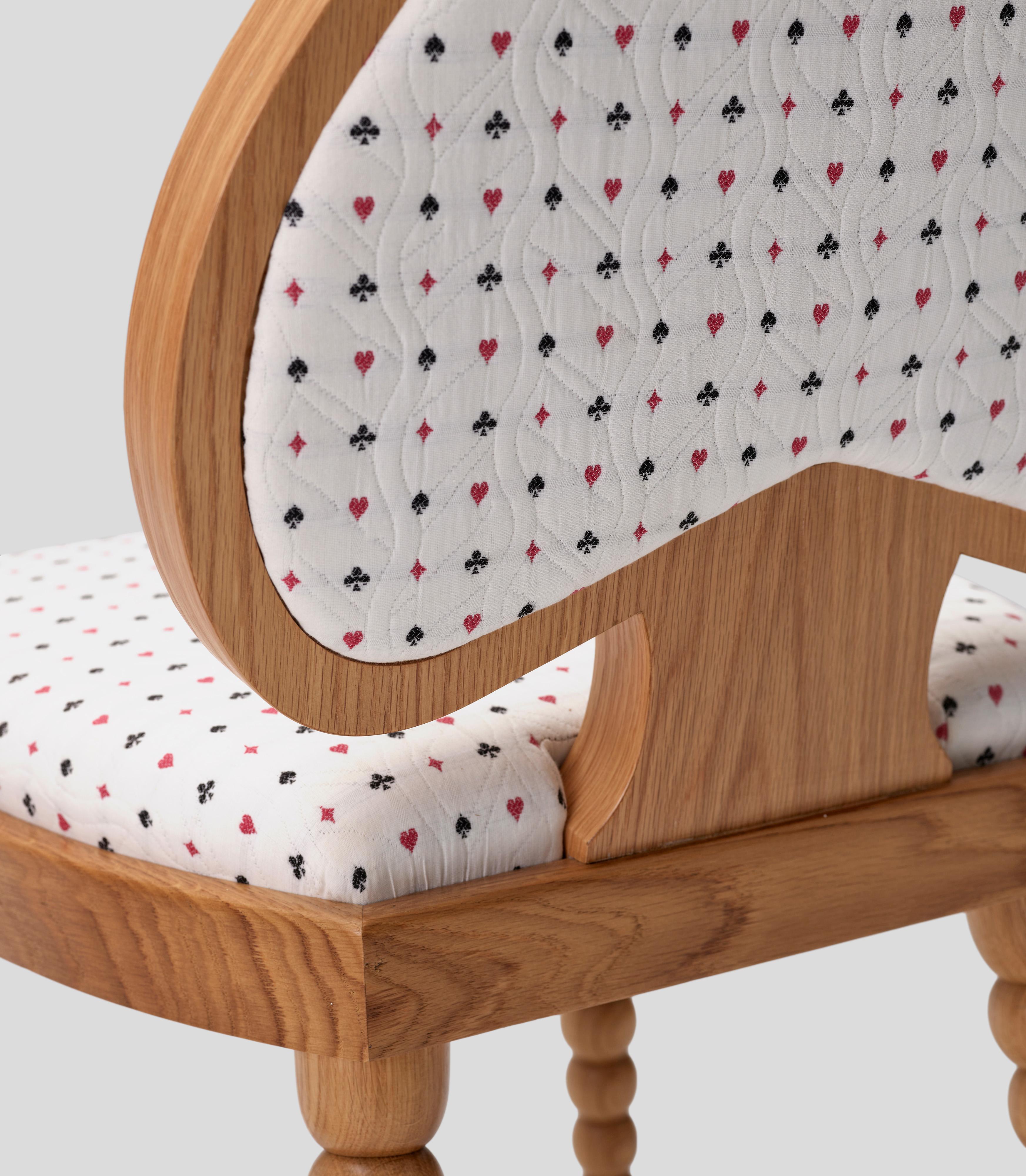 Chaise Ace blanche de Merve Kahraman, chêne et tissu blanc pour jouer aux cartes en vente 2