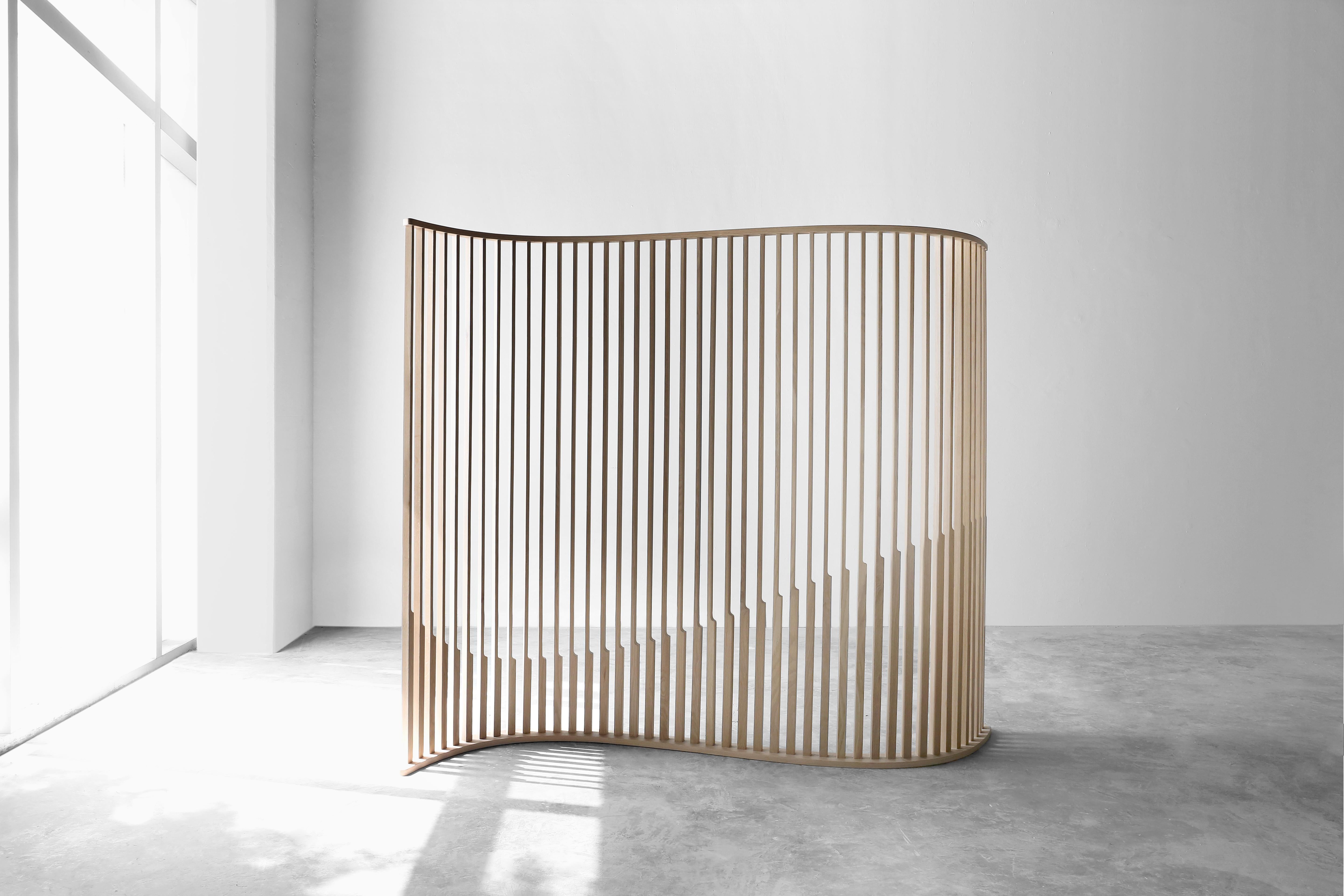 Aceleración screen by Joel Escalona
Limited edition of 9
Dimensions: D 230 x W 40 x H 187 cm
Materials: oak wood.

Natural white oak screen.

Joel Escalona
He was born in Mexico City and studied Industrial Design at the Universidad Autónoma